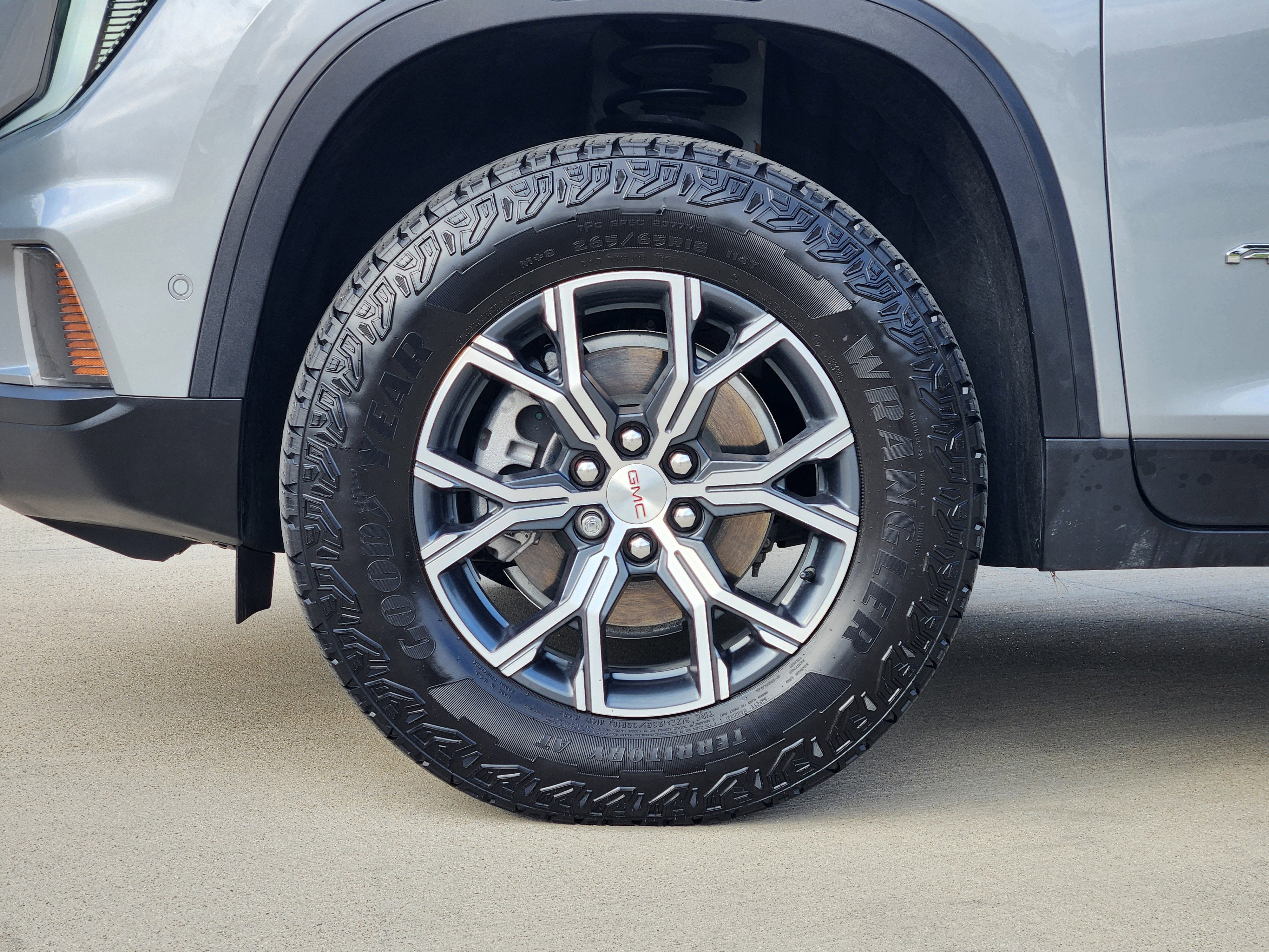2025 GMC Acadia AWD AT4