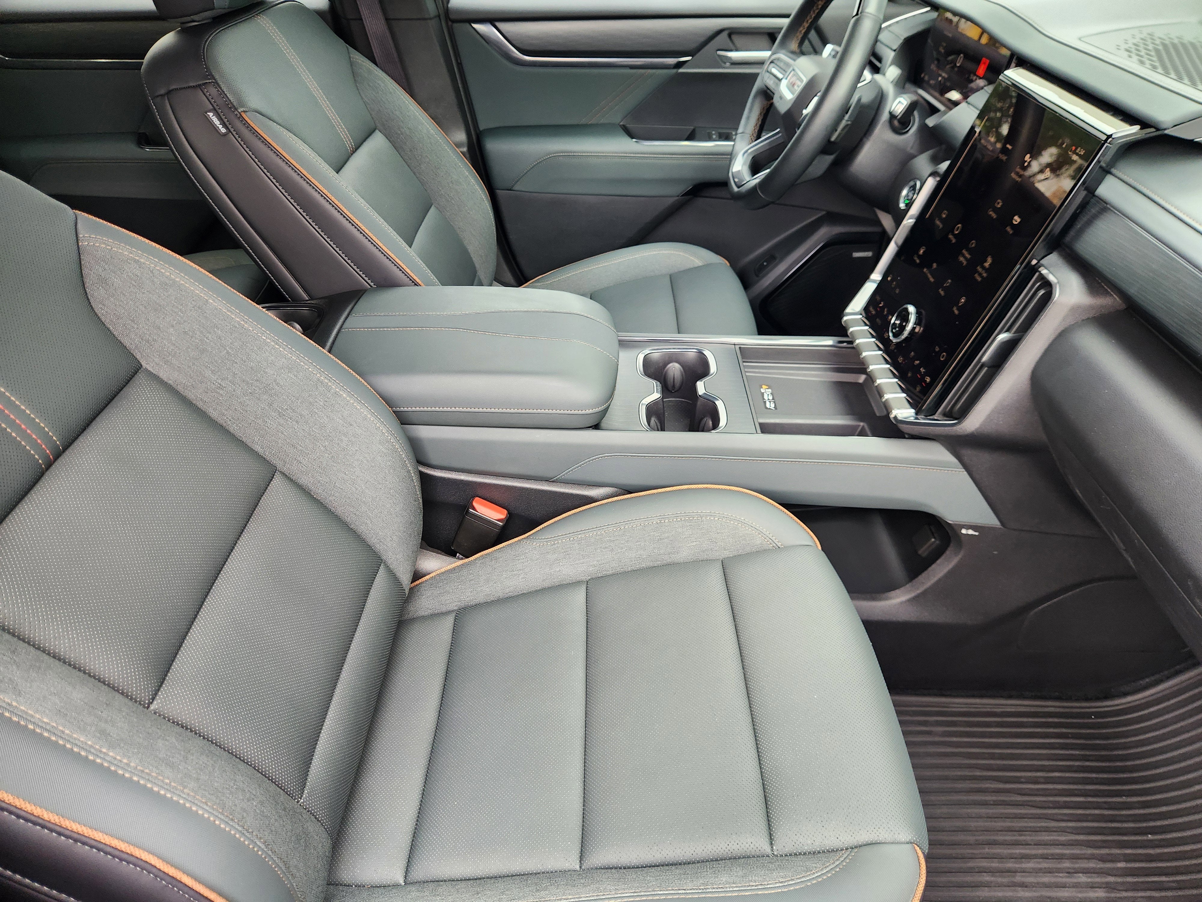 2025 GMC Acadia AWD AT4