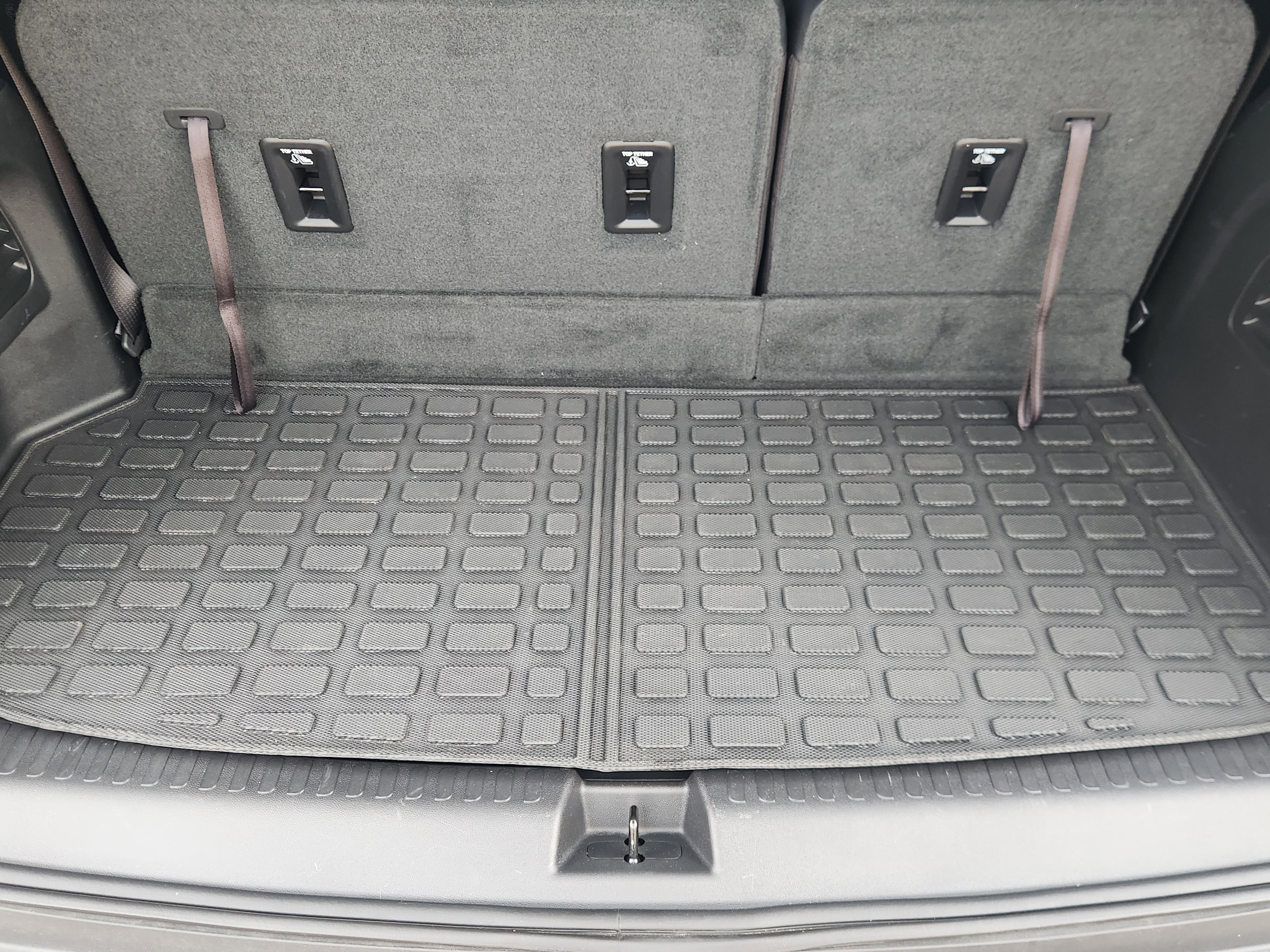 2025 GMC Acadia AWD AT4