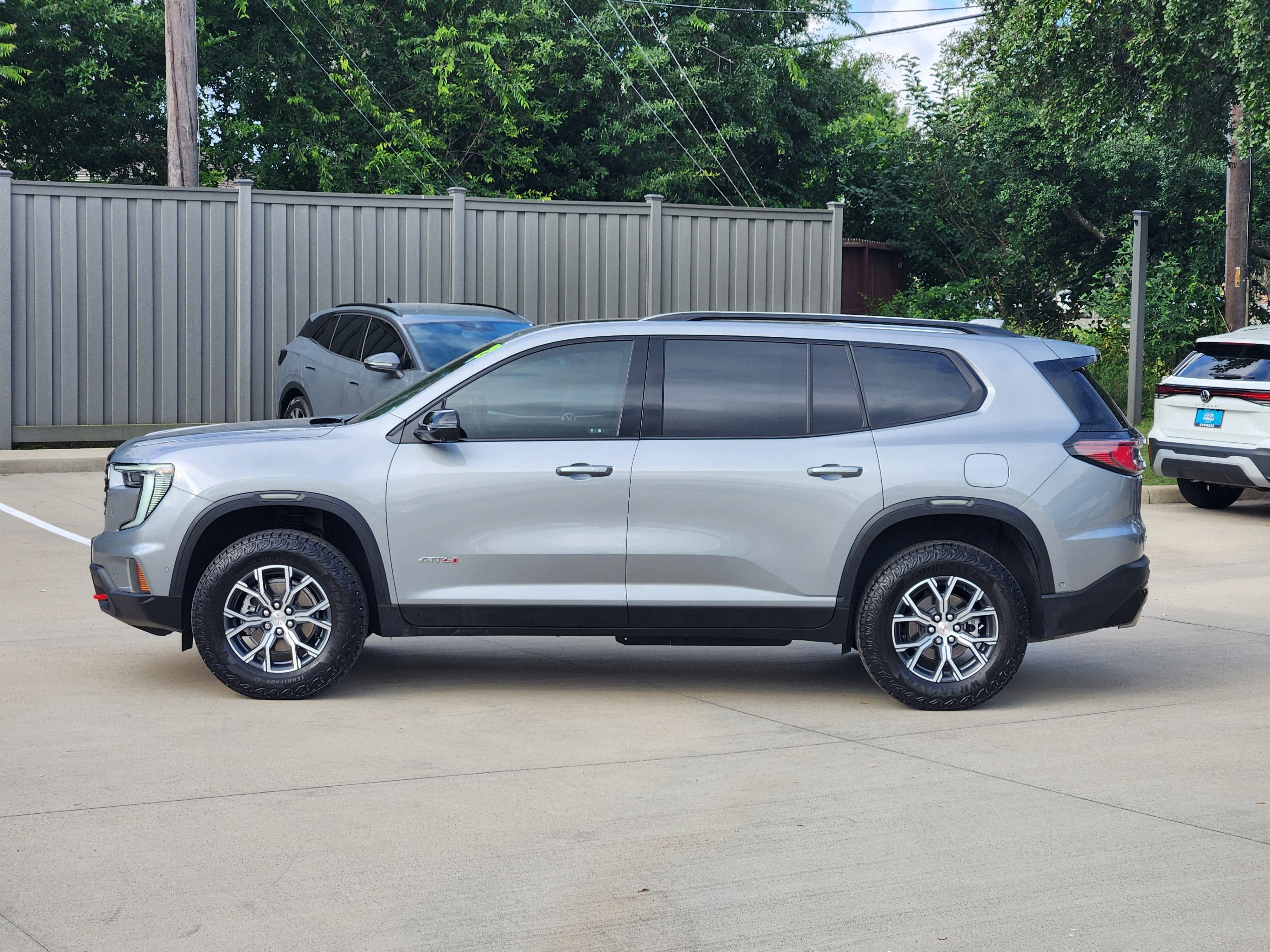 2025 GMC Acadia AWD AT4