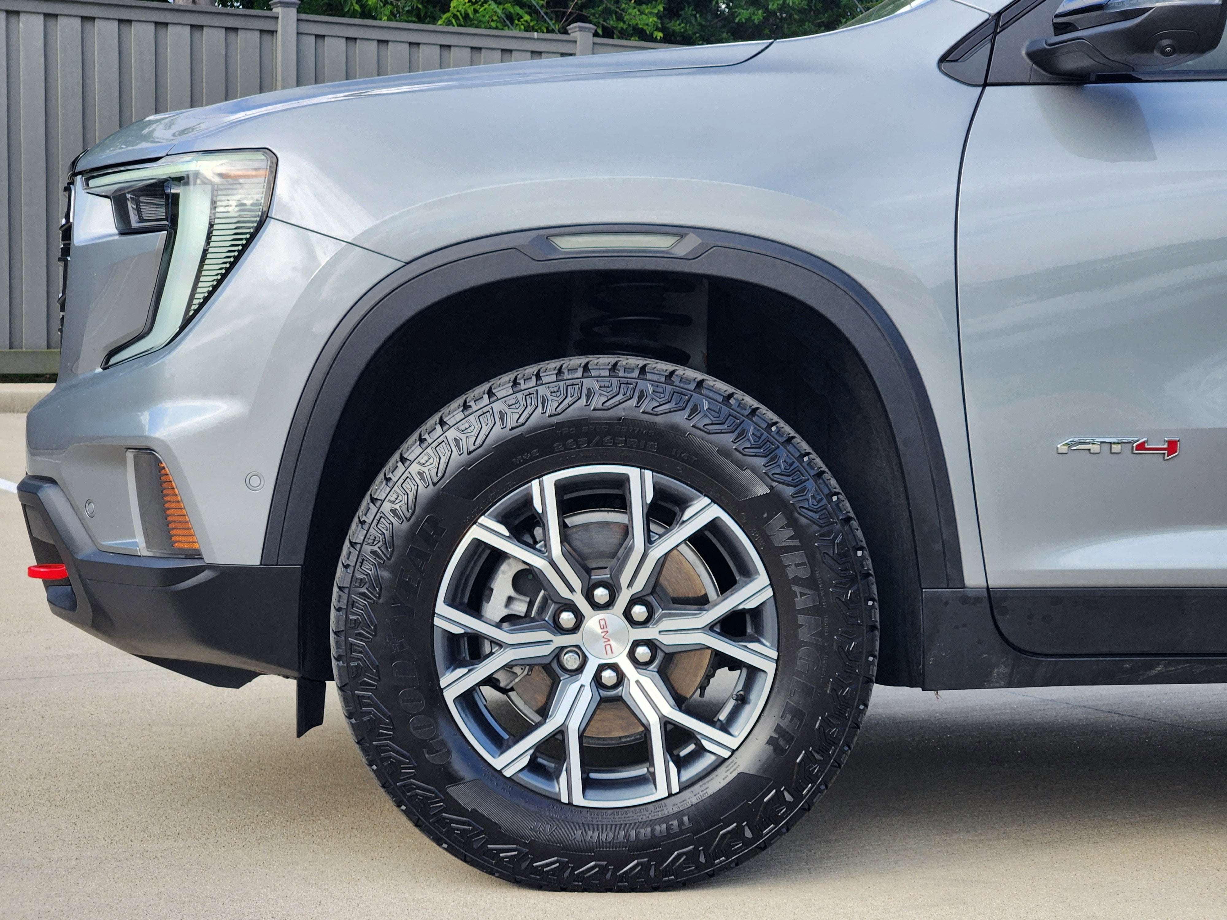 2025 GMC Acadia AWD AT4