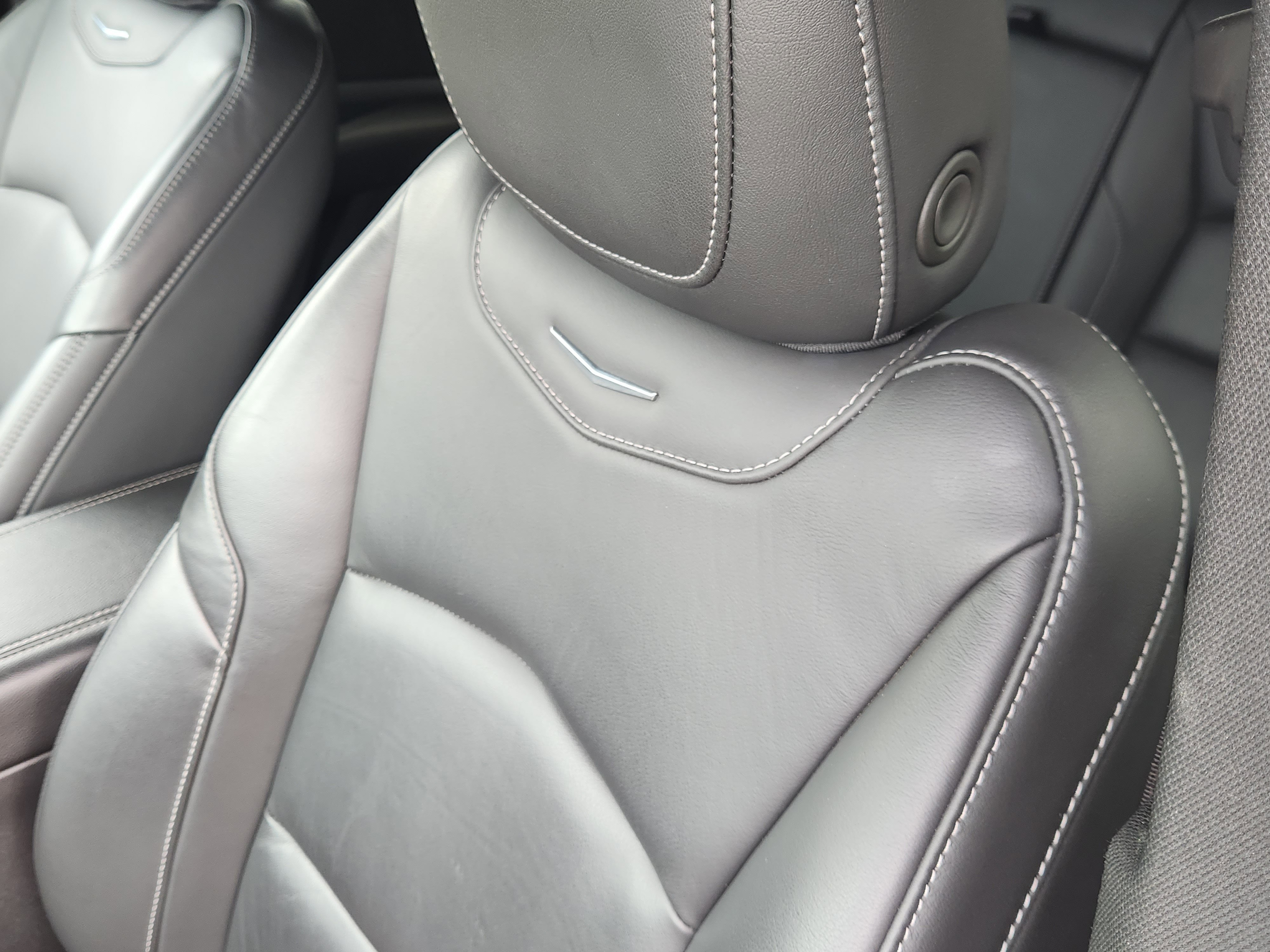 2025 Cadillac XT4 FWD Premium Luxury