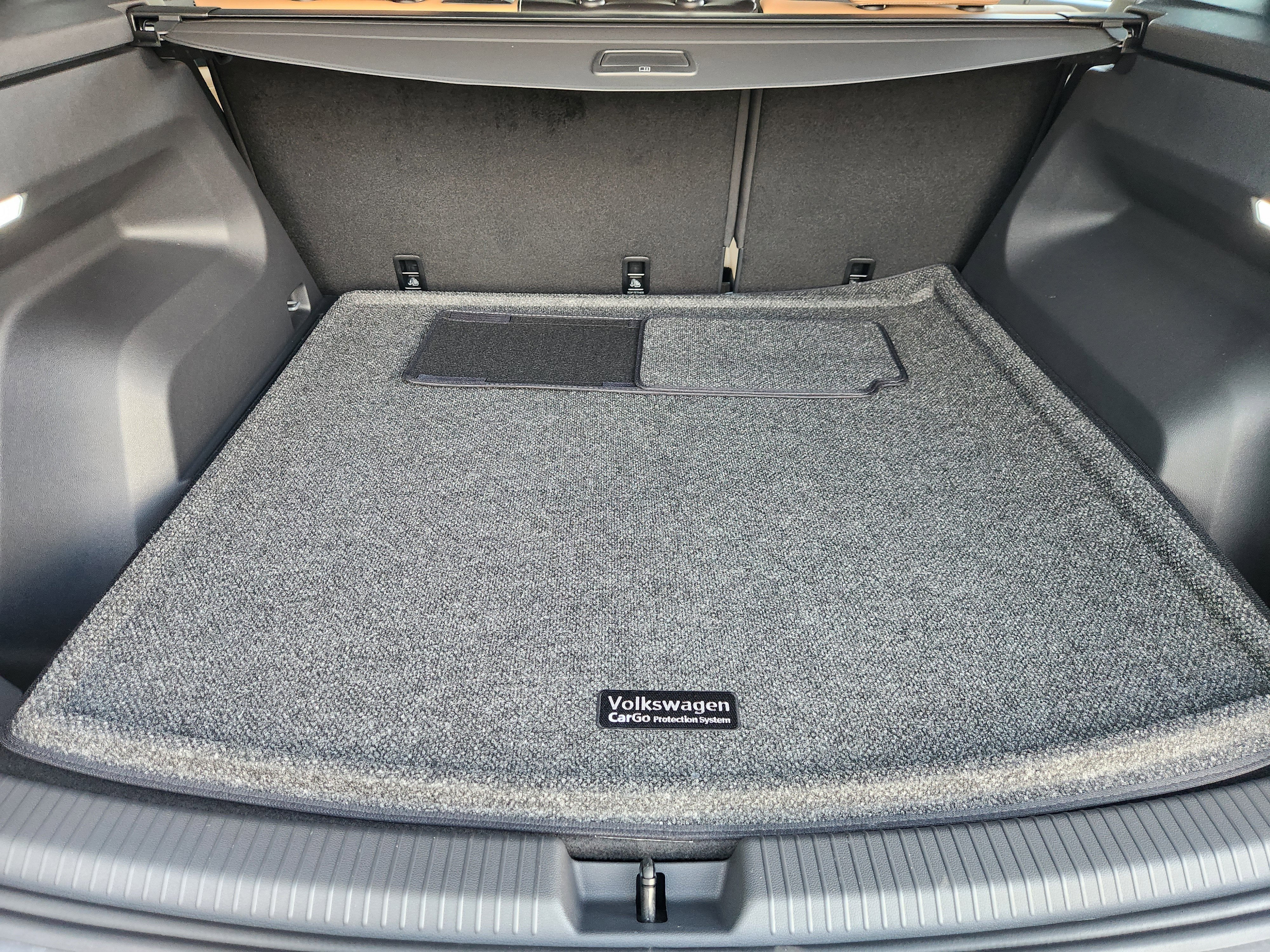 2026 Volkswagen Atlas Cross Sport 2.0T SEL R-Line Black