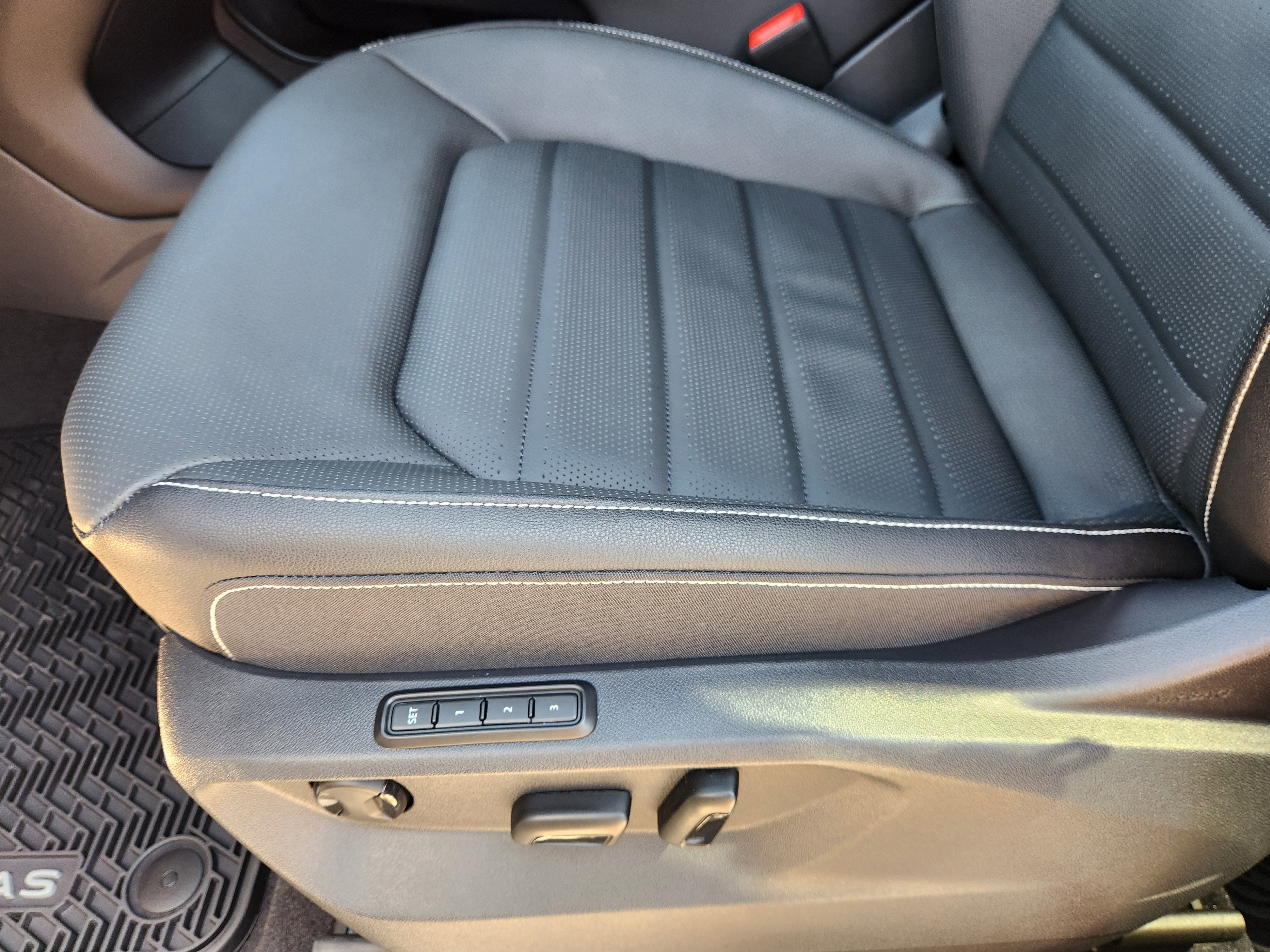 2026 Volkswagen Atlas Cross Sport 2.0T SEL R-Line Black