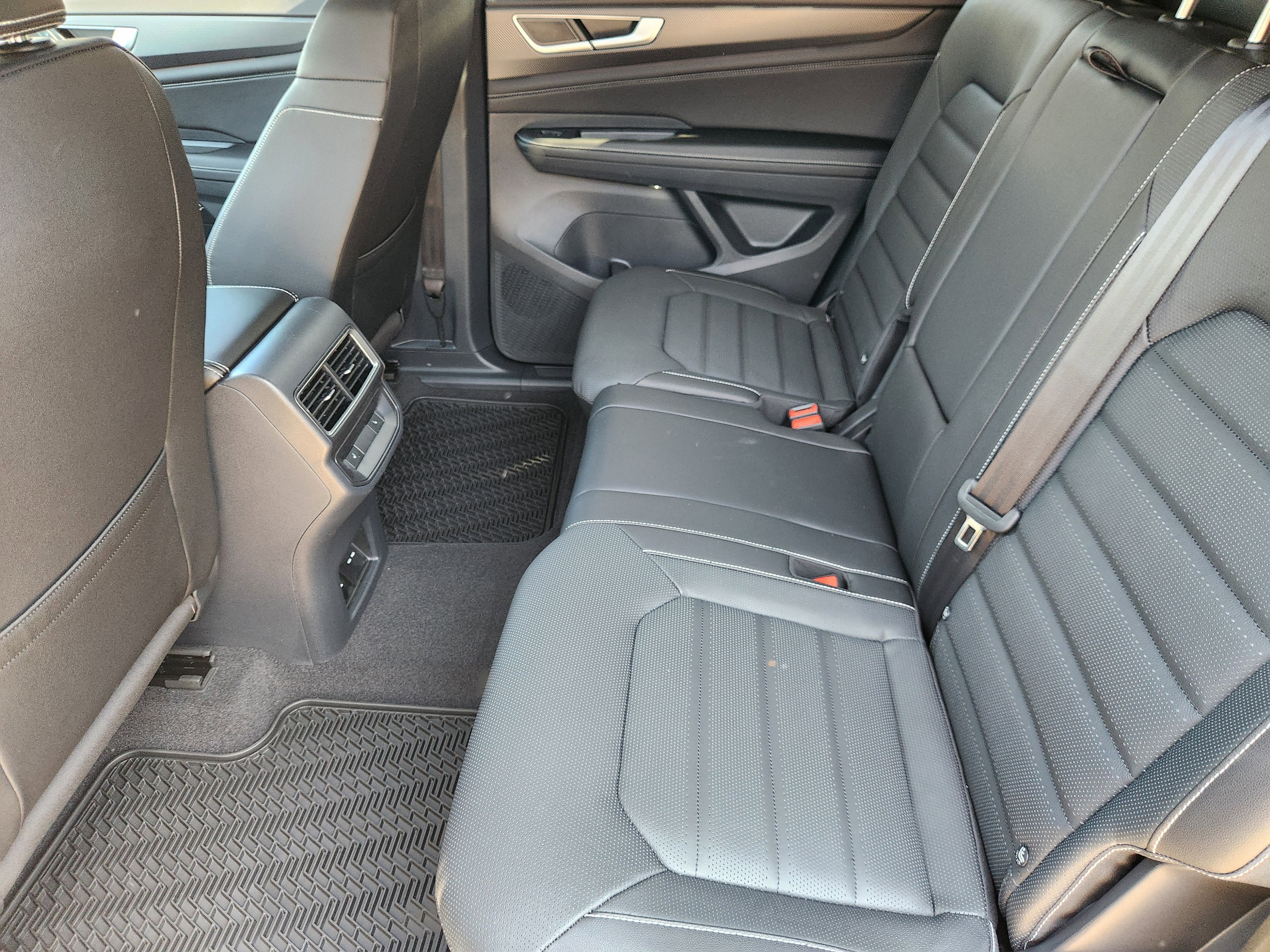 2026 Volkswagen Atlas Cross Sport 2.0T SEL R-Line Black