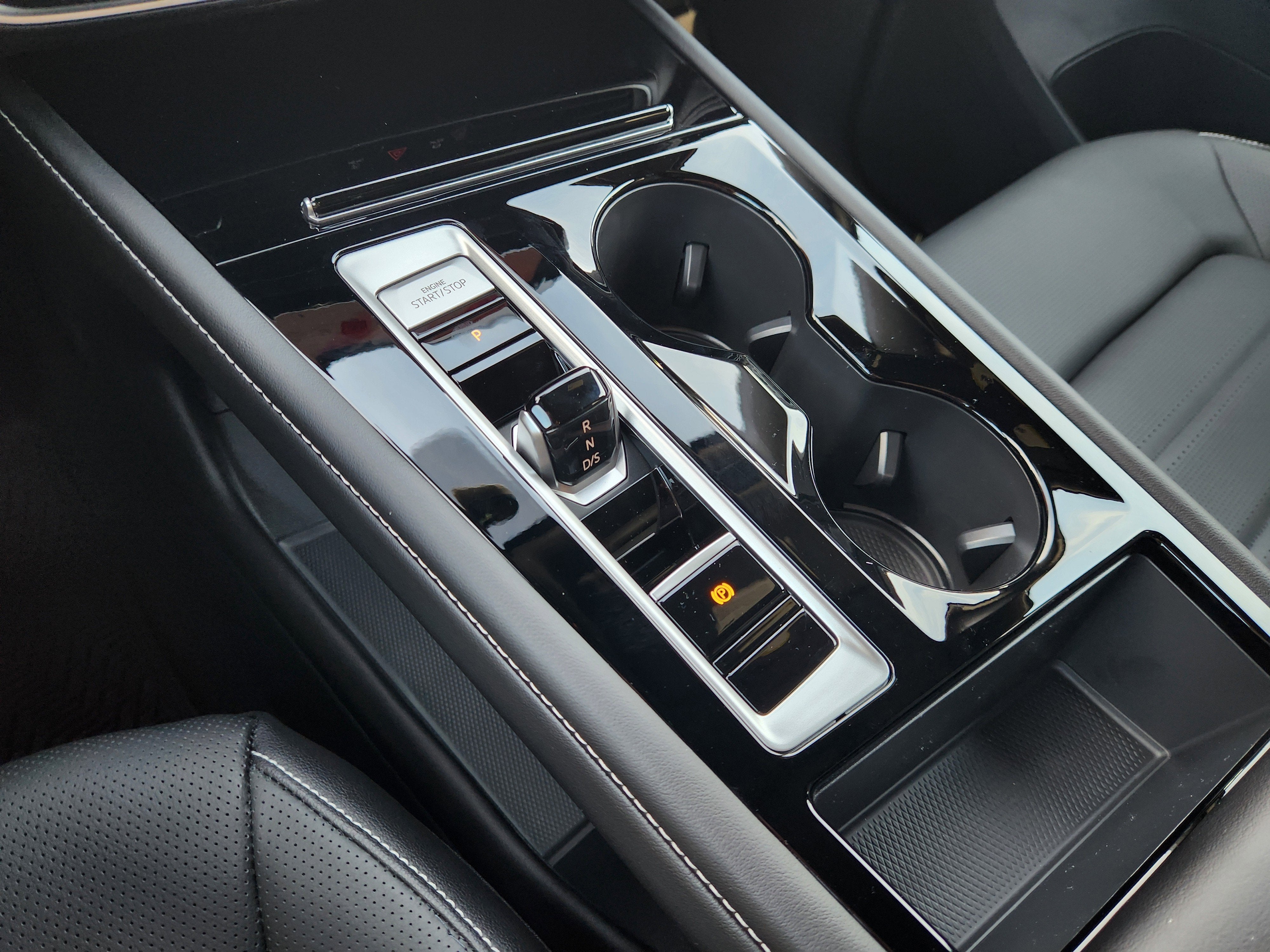 2026 Volkswagen Atlas Cross Sport 2.0T SEL R-Line Black