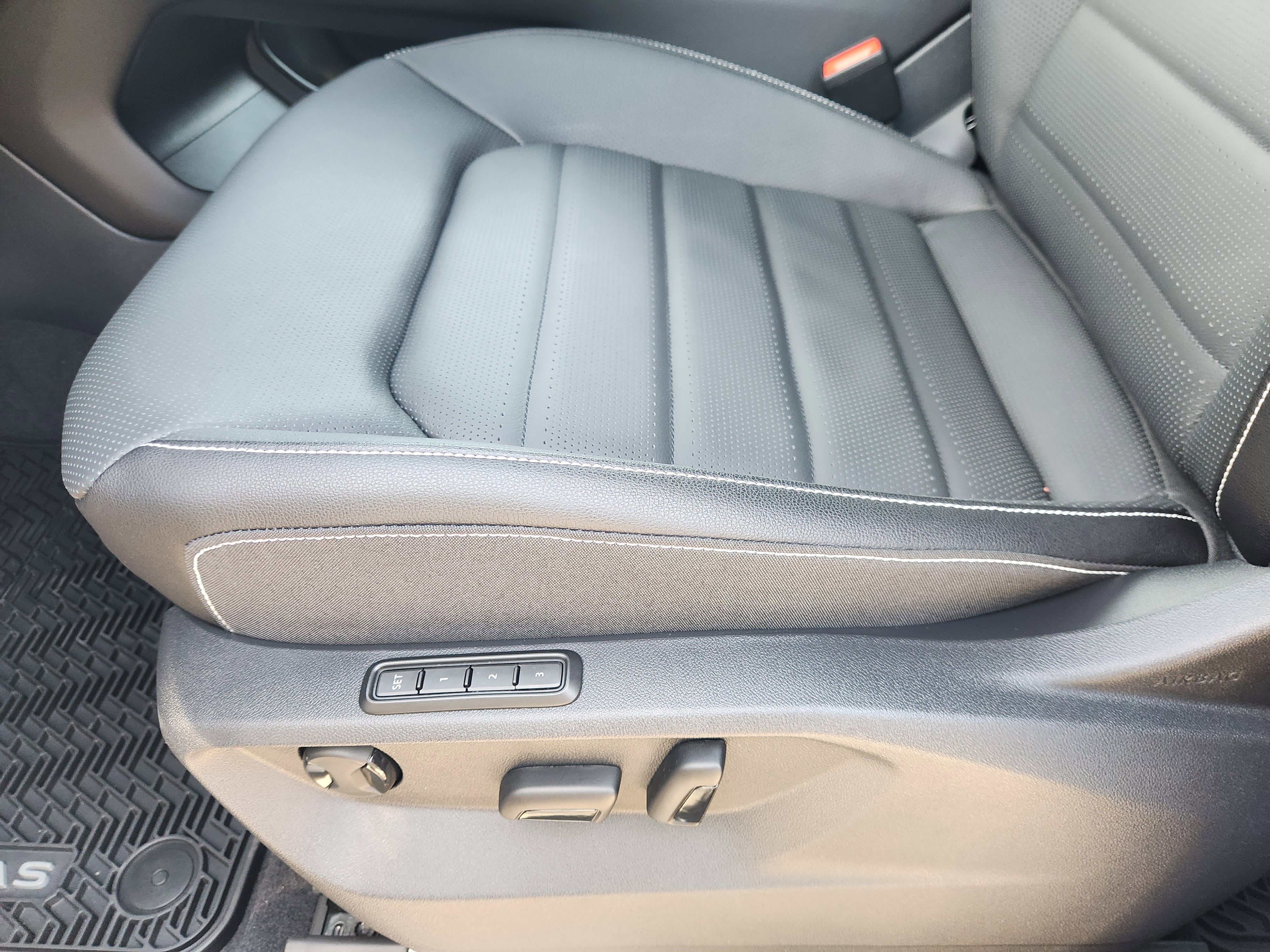 2026 Volkswagen Atlas Cross Sport 2.0T SEL R-Line Black