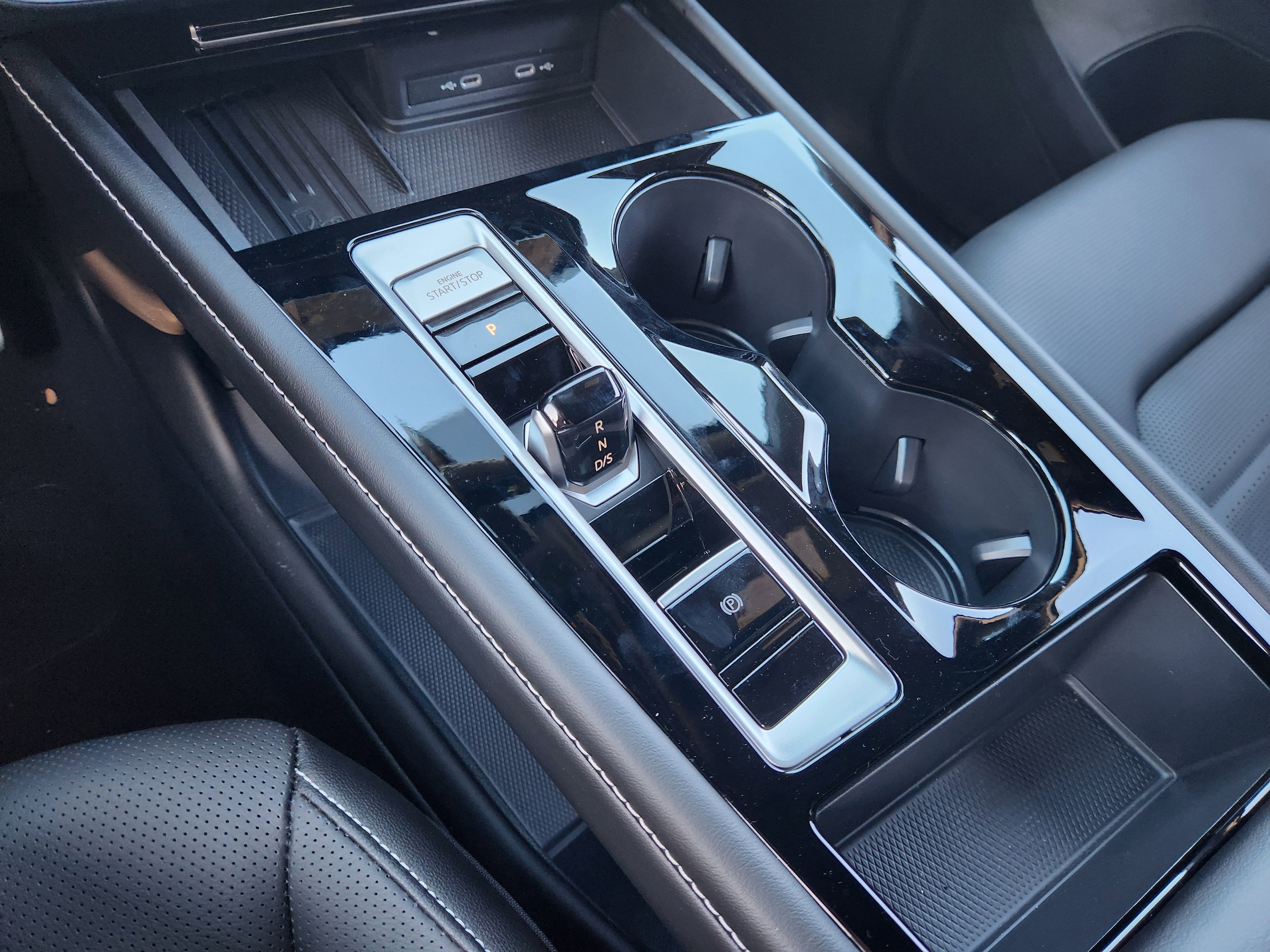 2026 Volkswagen Atlas Cross Sport 2.0T SEL R-Line Black