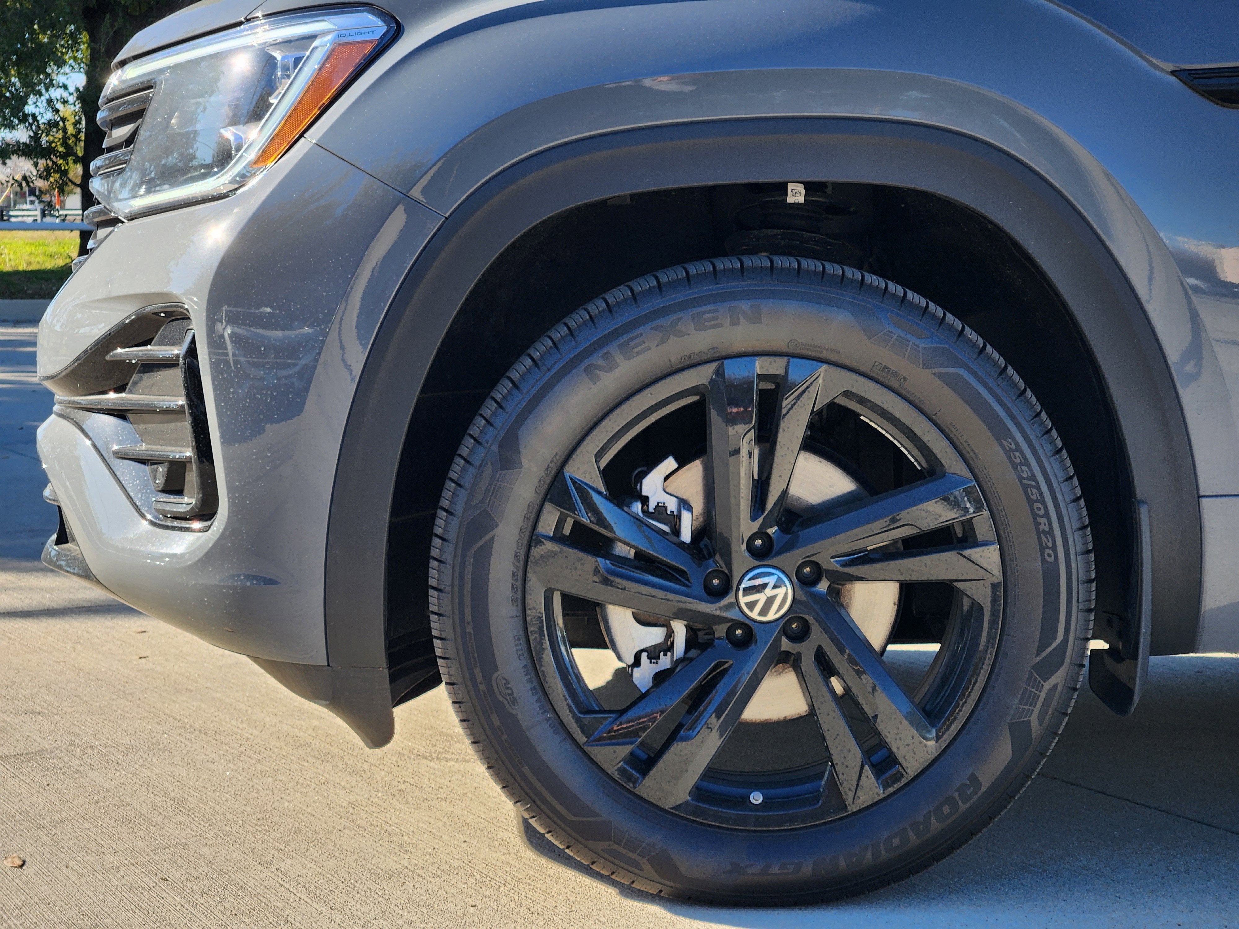 2026 Volkswagen Atlas Cross Sport 2.0T SEL R-Line Black