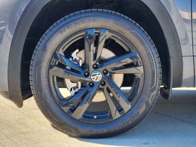 2026 Volkswagen Atlas Cross Sport 2.0T SEL R-Line Black