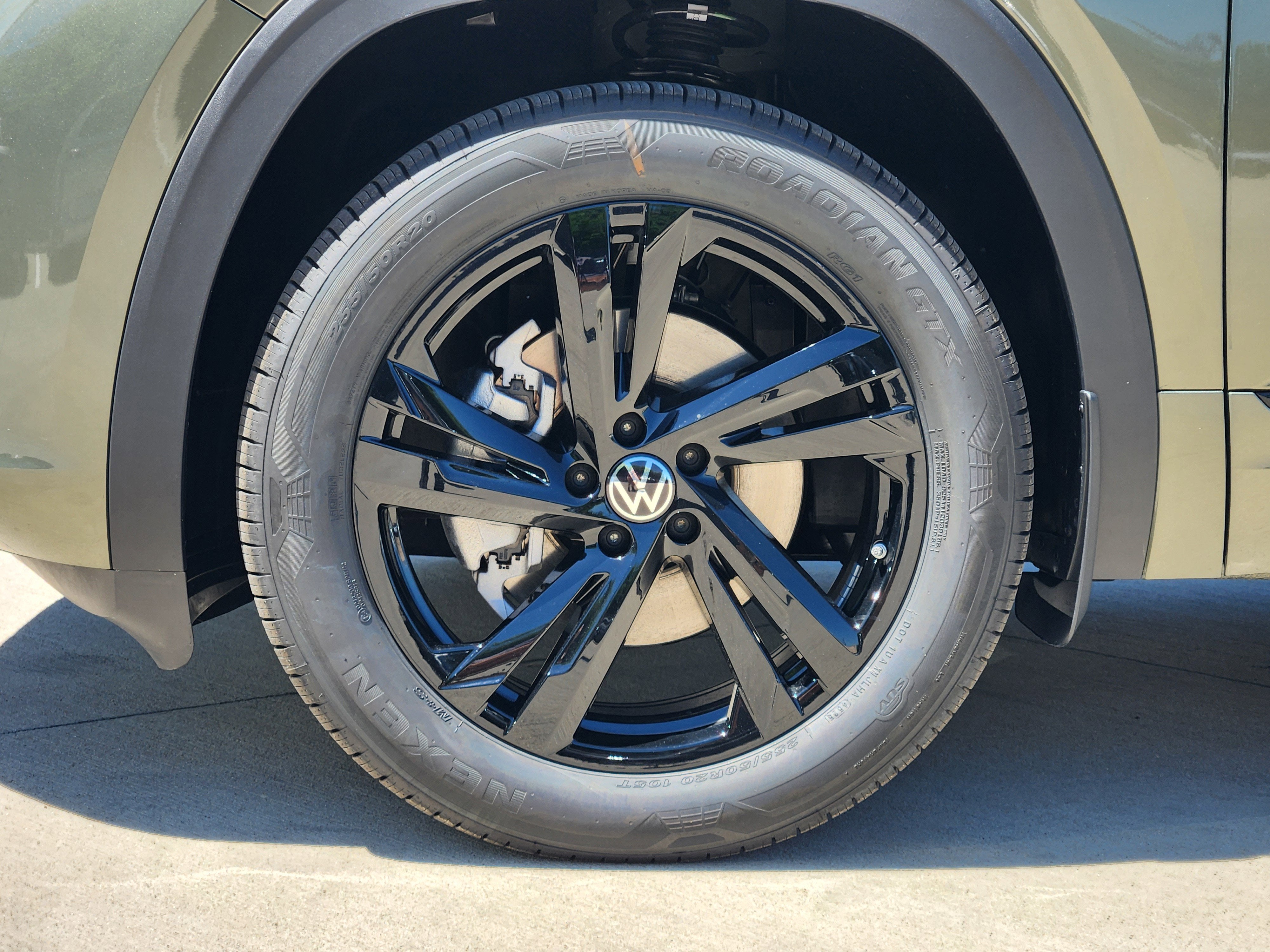 2026 Volkswagen Atlas Cross Sport 2.0T SEL R-Line Black