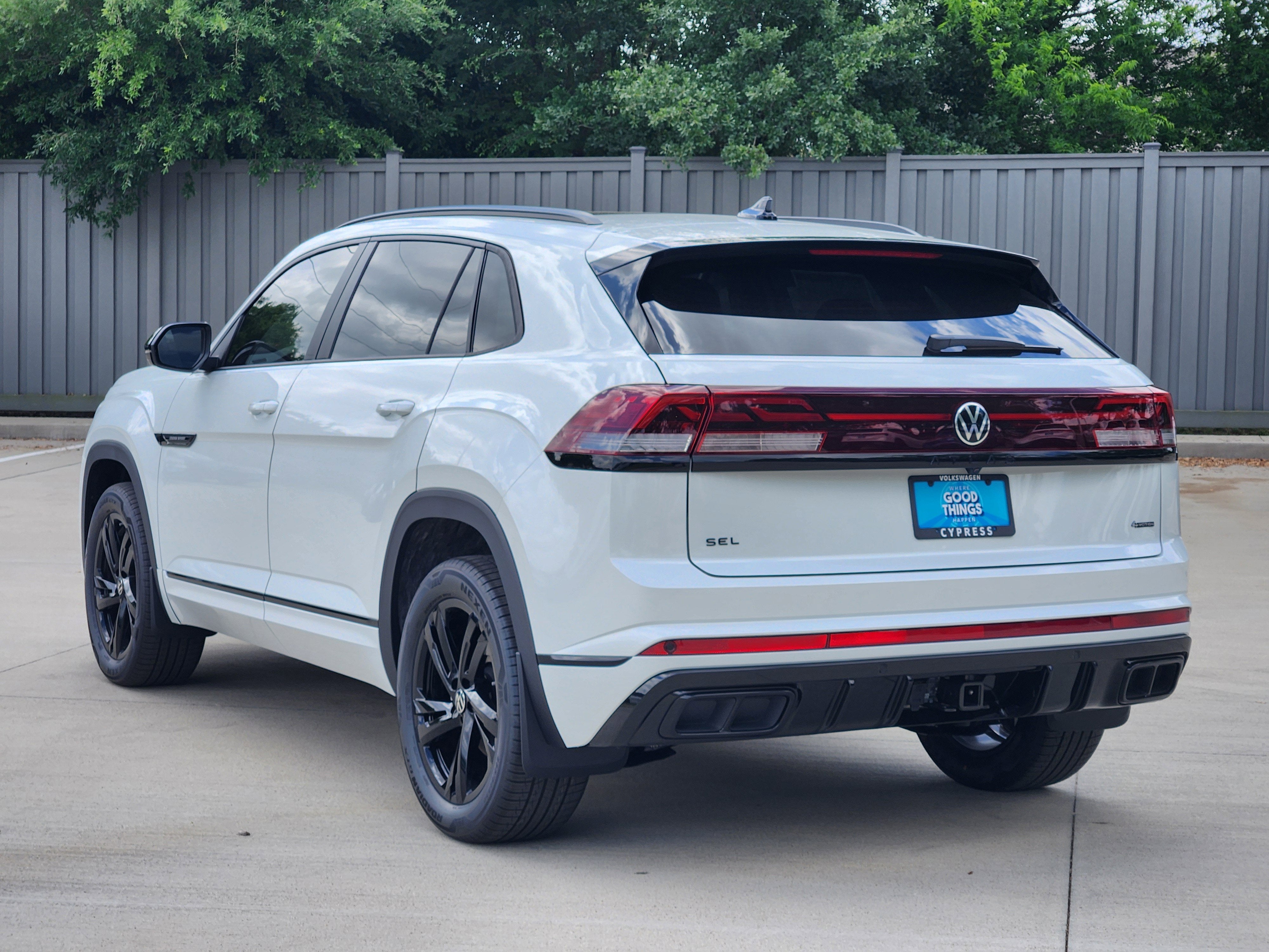 2026 Volkswagen Atlas Cross Sport 2.0T SEL R-Line Black
