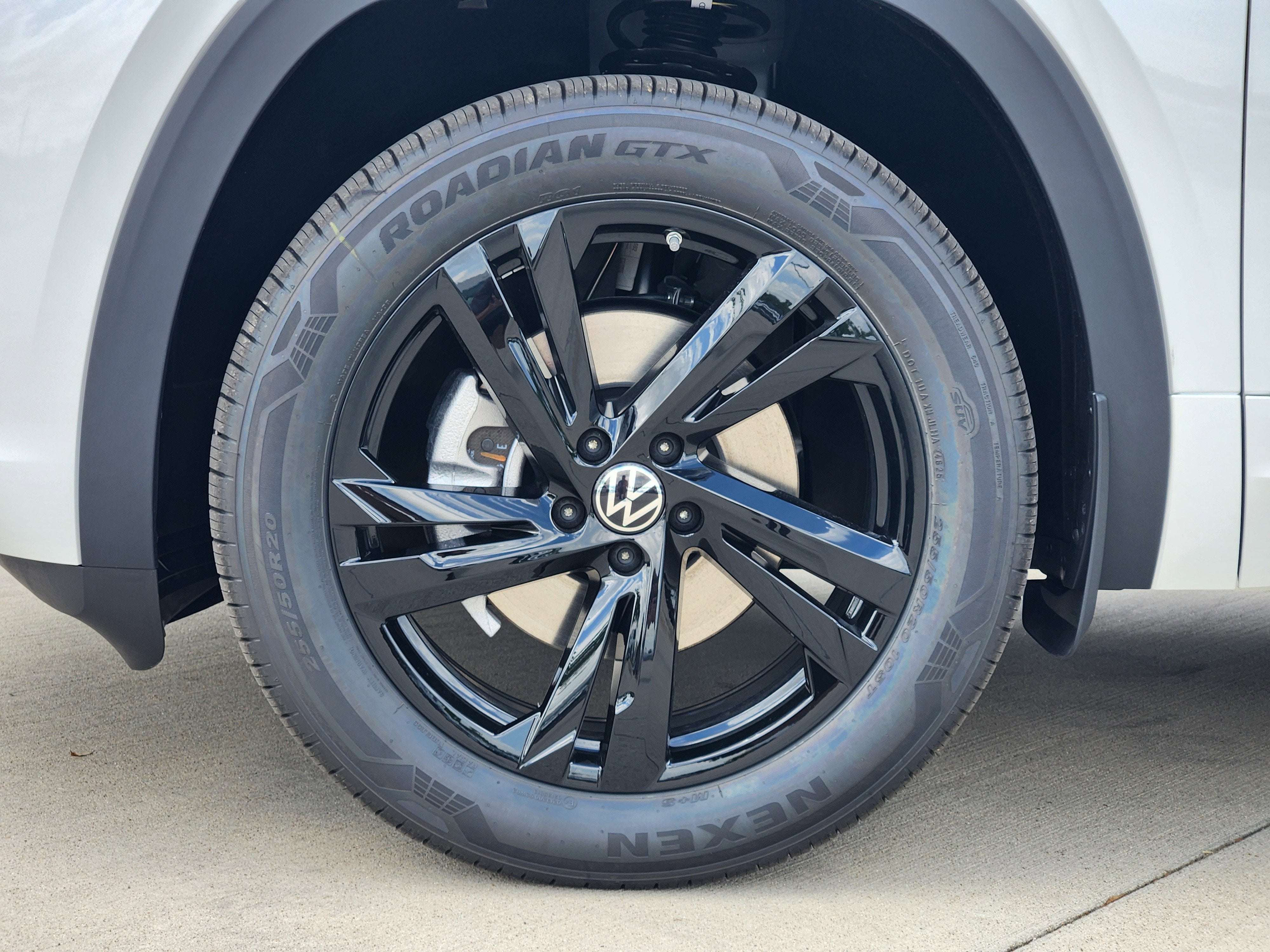 2026 Volkswagen Atlas Cross Sport 2.0T SEL R-Line Black