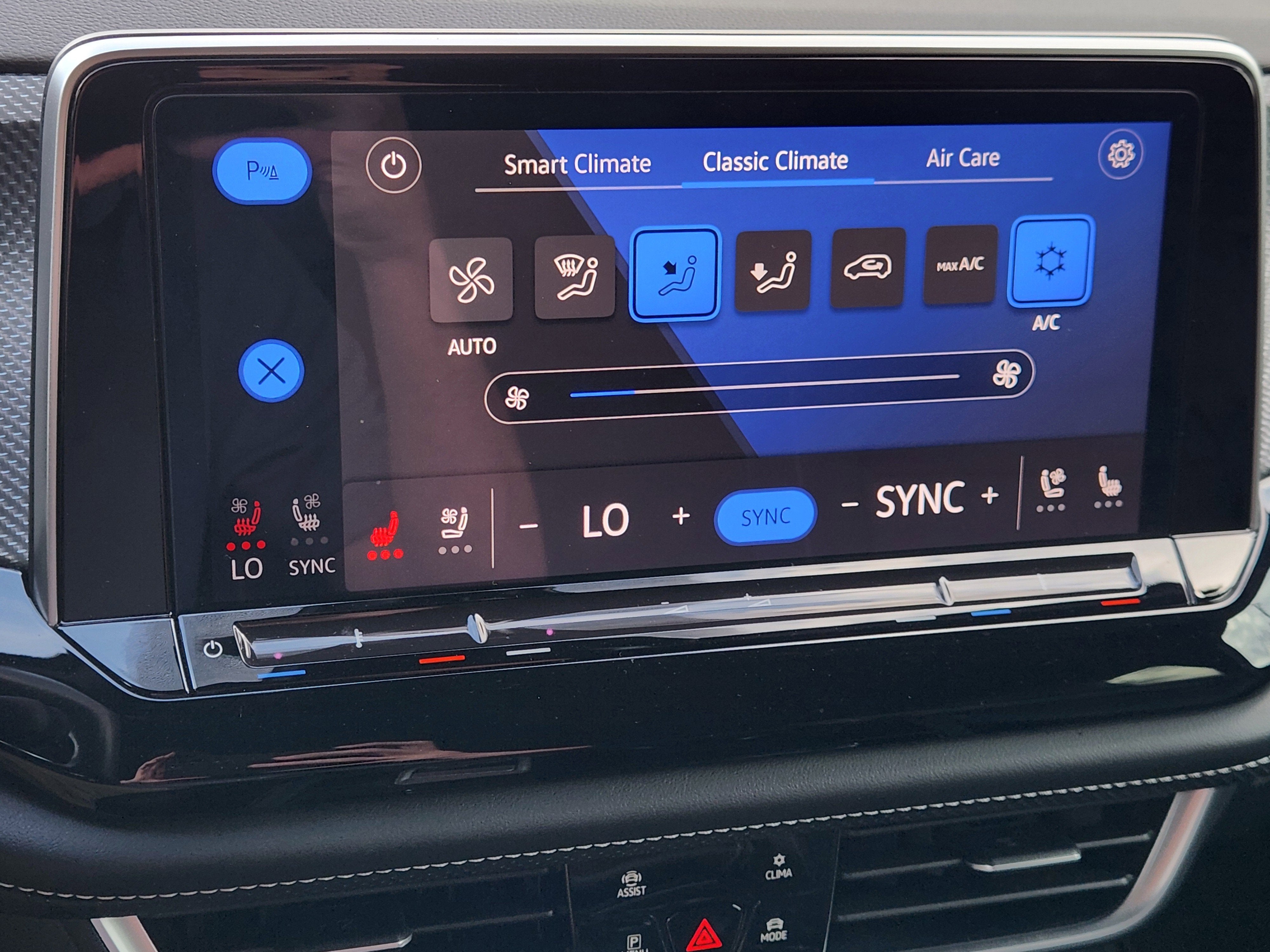 2024 Volkswagen Atlas Cross Sport 2.0T SEL R-Line