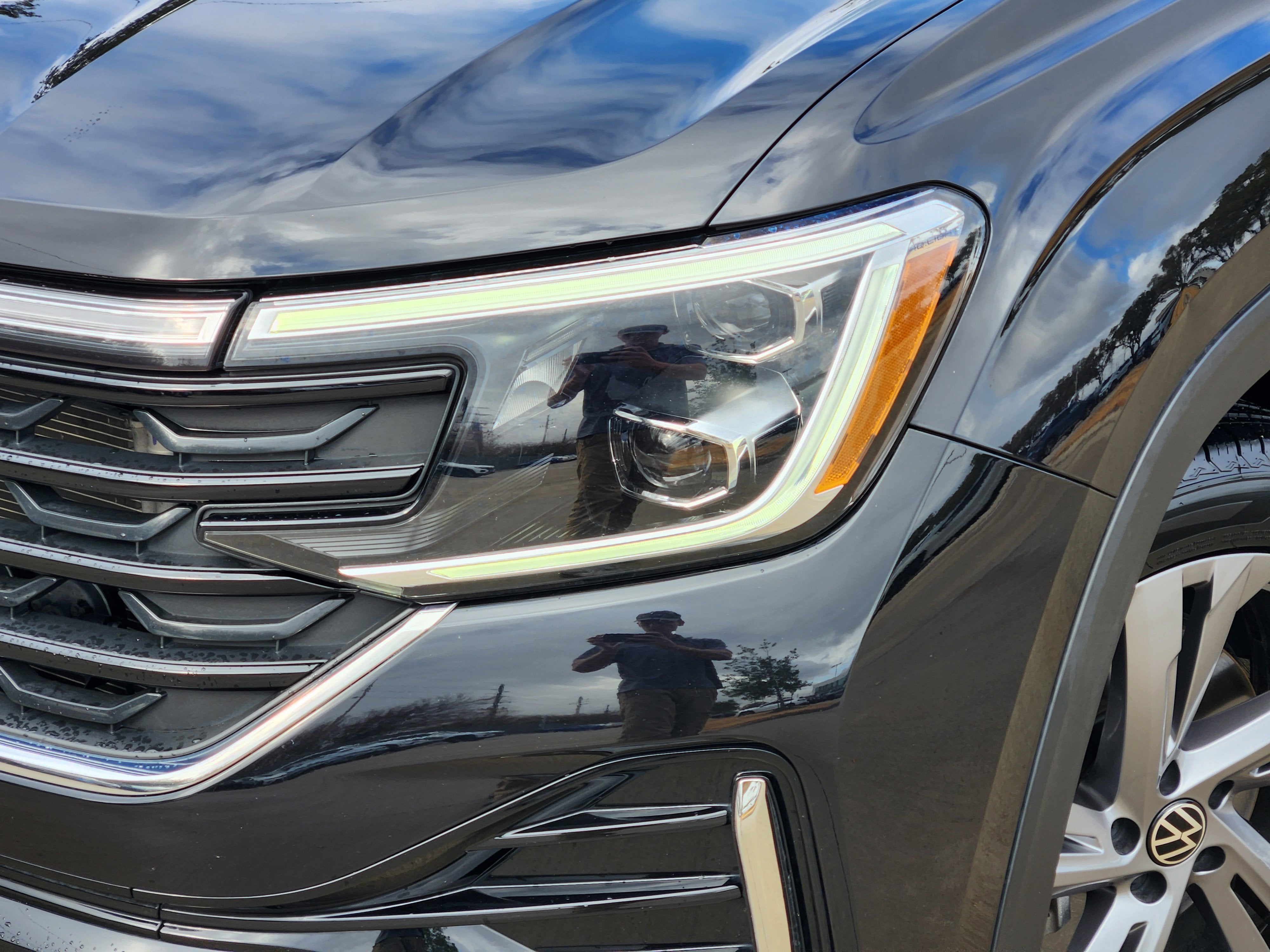 2024 Volkswagen Atlas Cross Sport 2.0T SEL R-Line