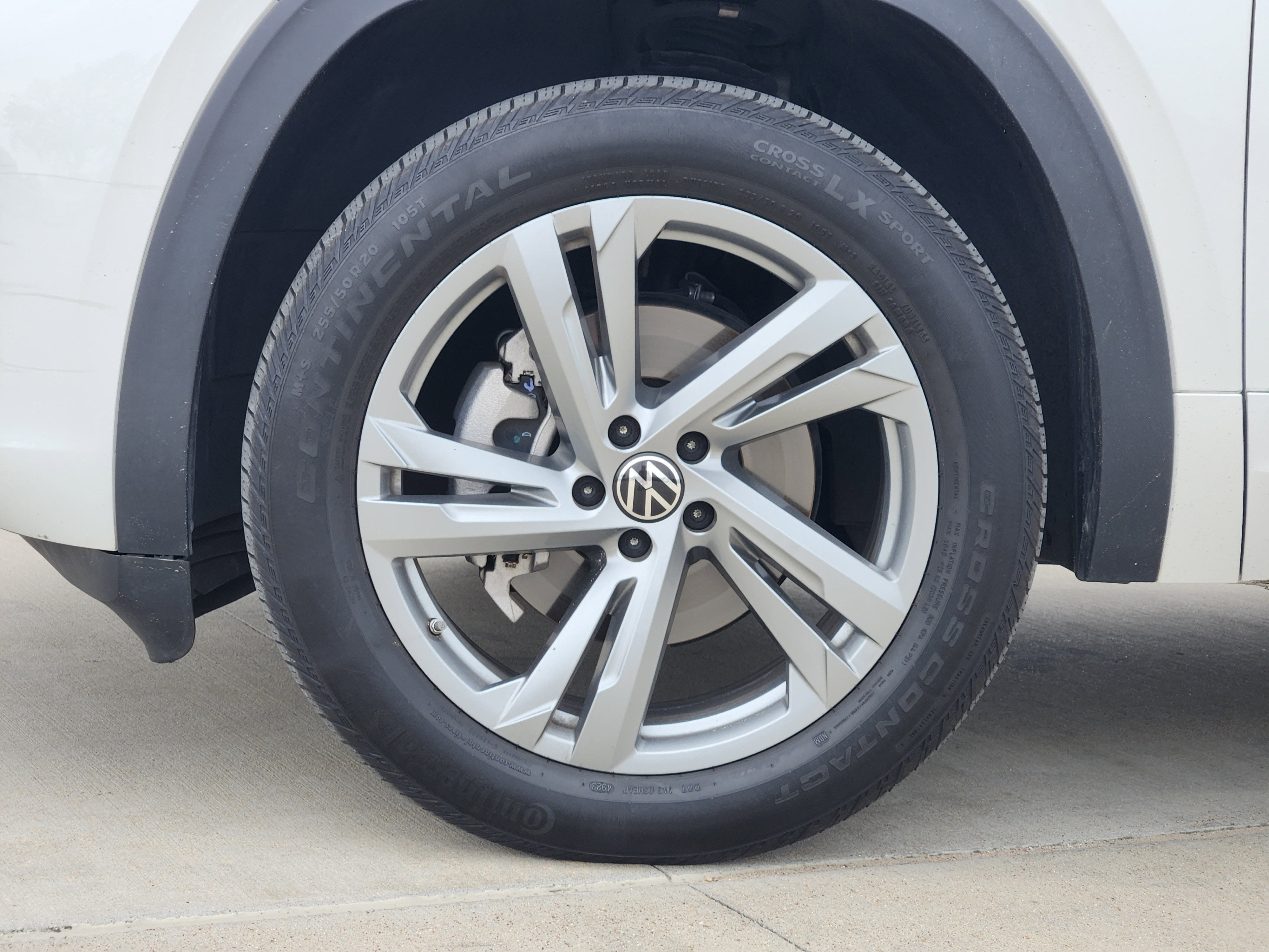 2024 Volkswagen Atlas Cross Sport 2.0T SEL R-Line