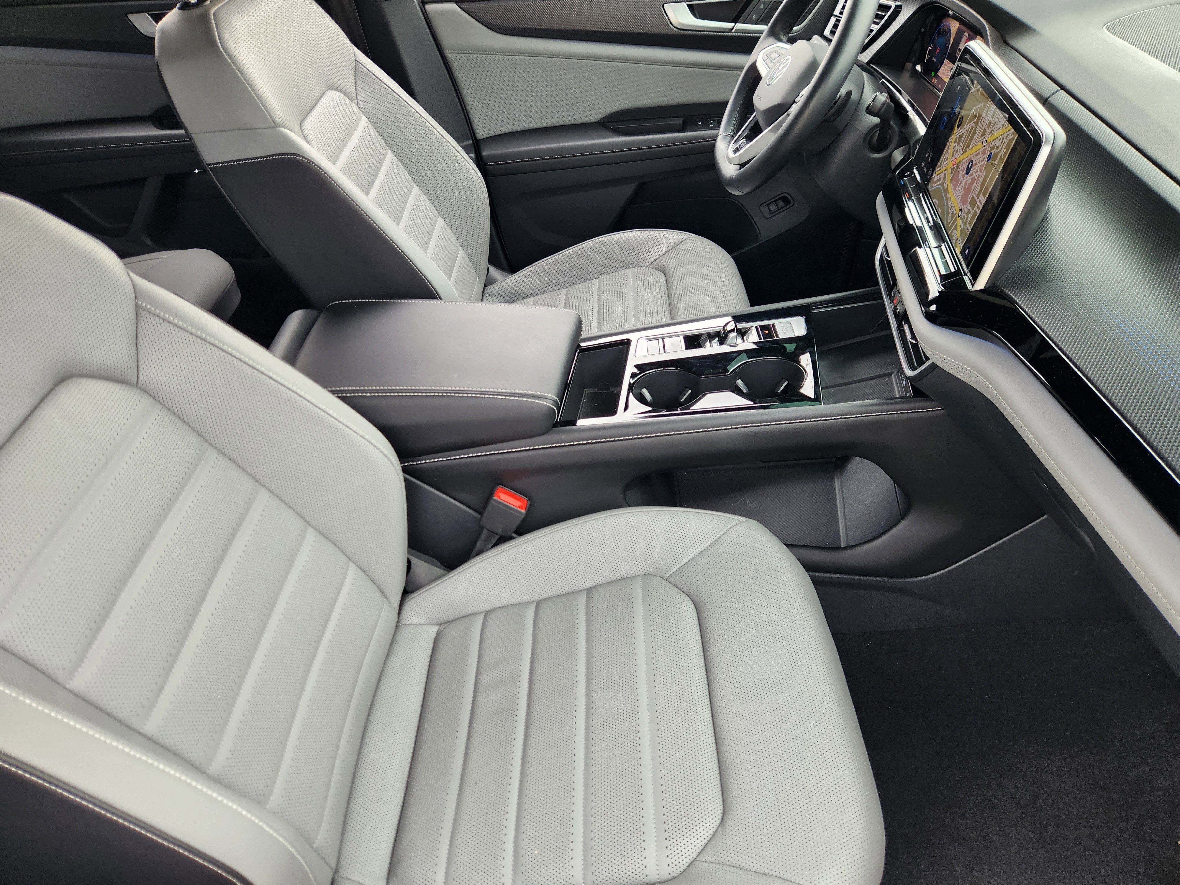 2024 Volkswagen Atlas Cross Sport 2.0T SEL R-Line