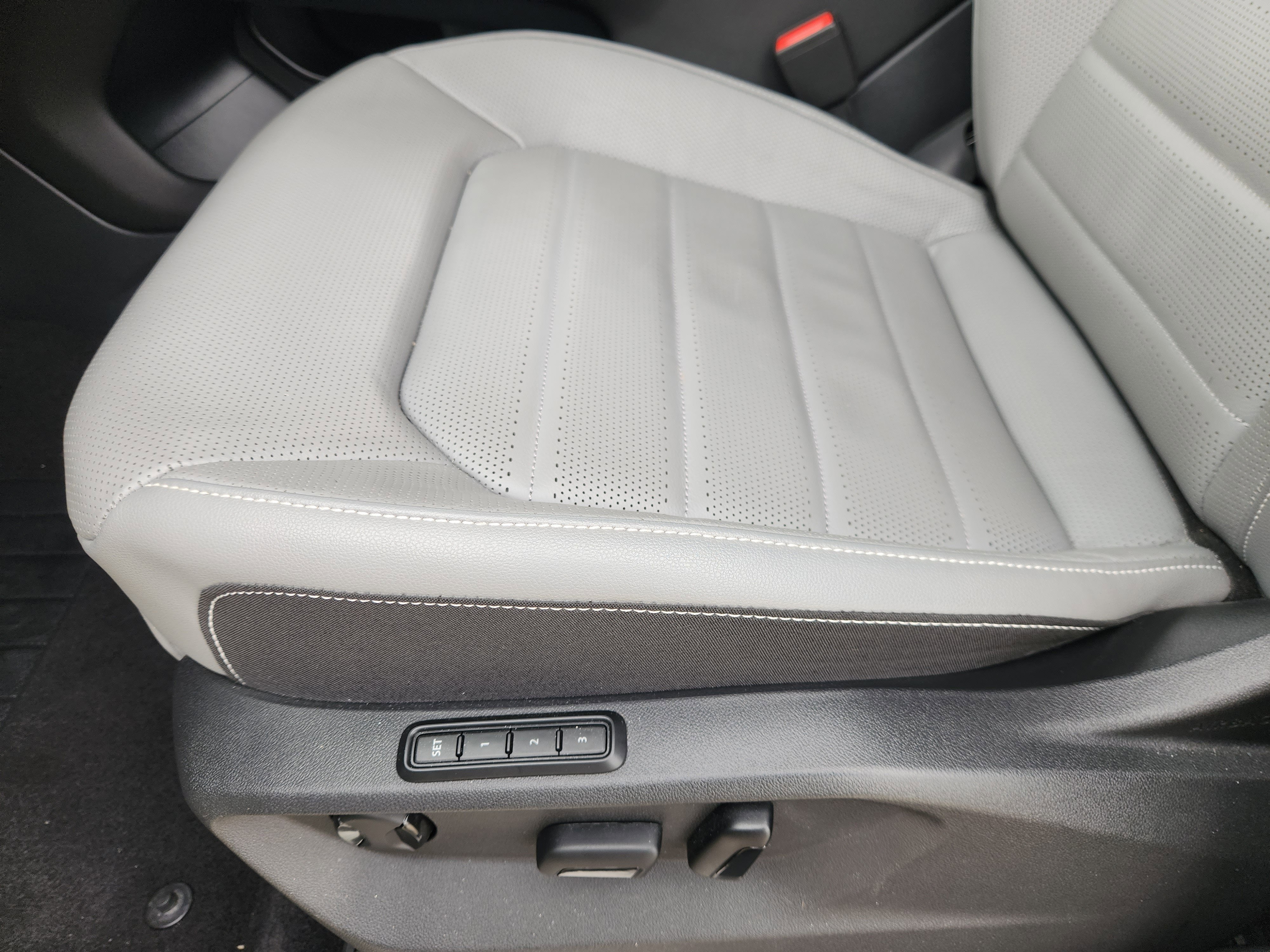 2024 Volkswagen Atlas Cross Sport 2.0T SEL R-Line