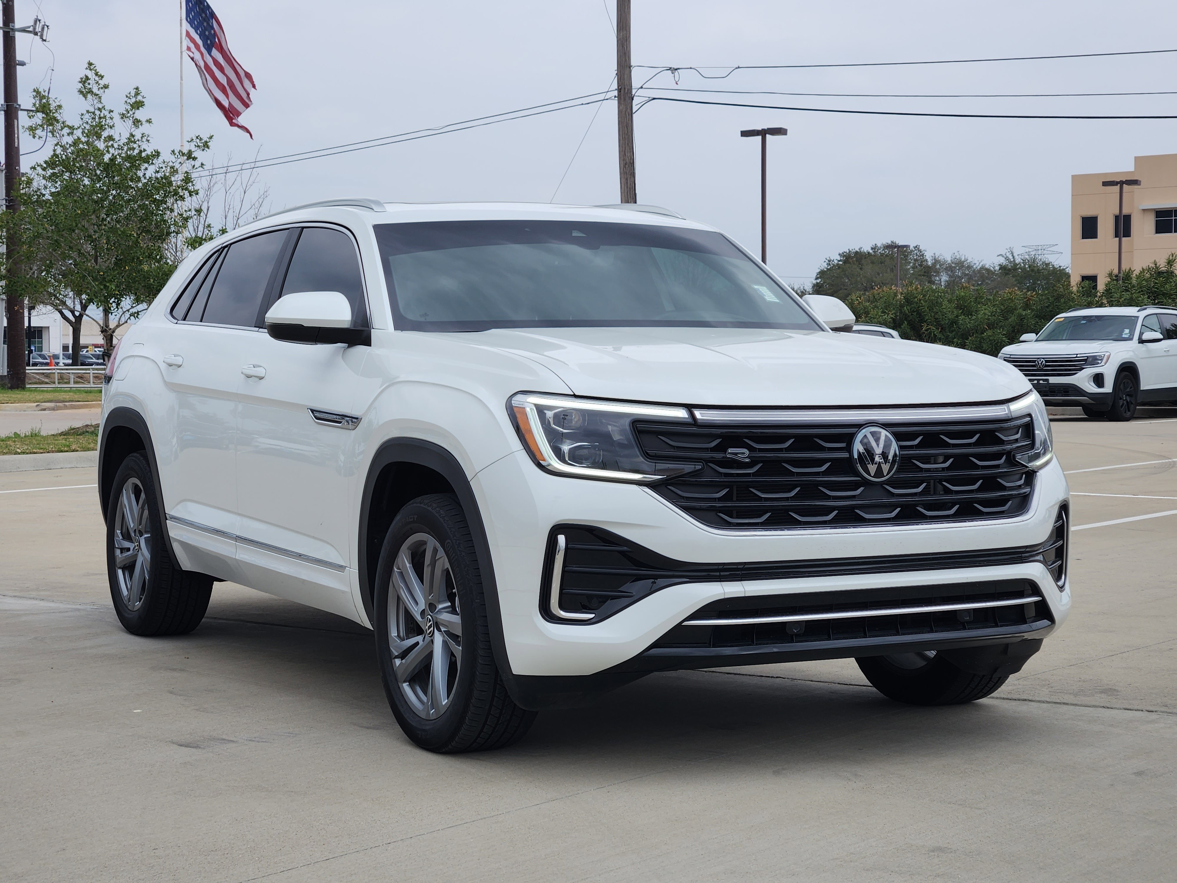 2024 Volkswagen Atlas Cross Sport 2.0T SEL R-Line