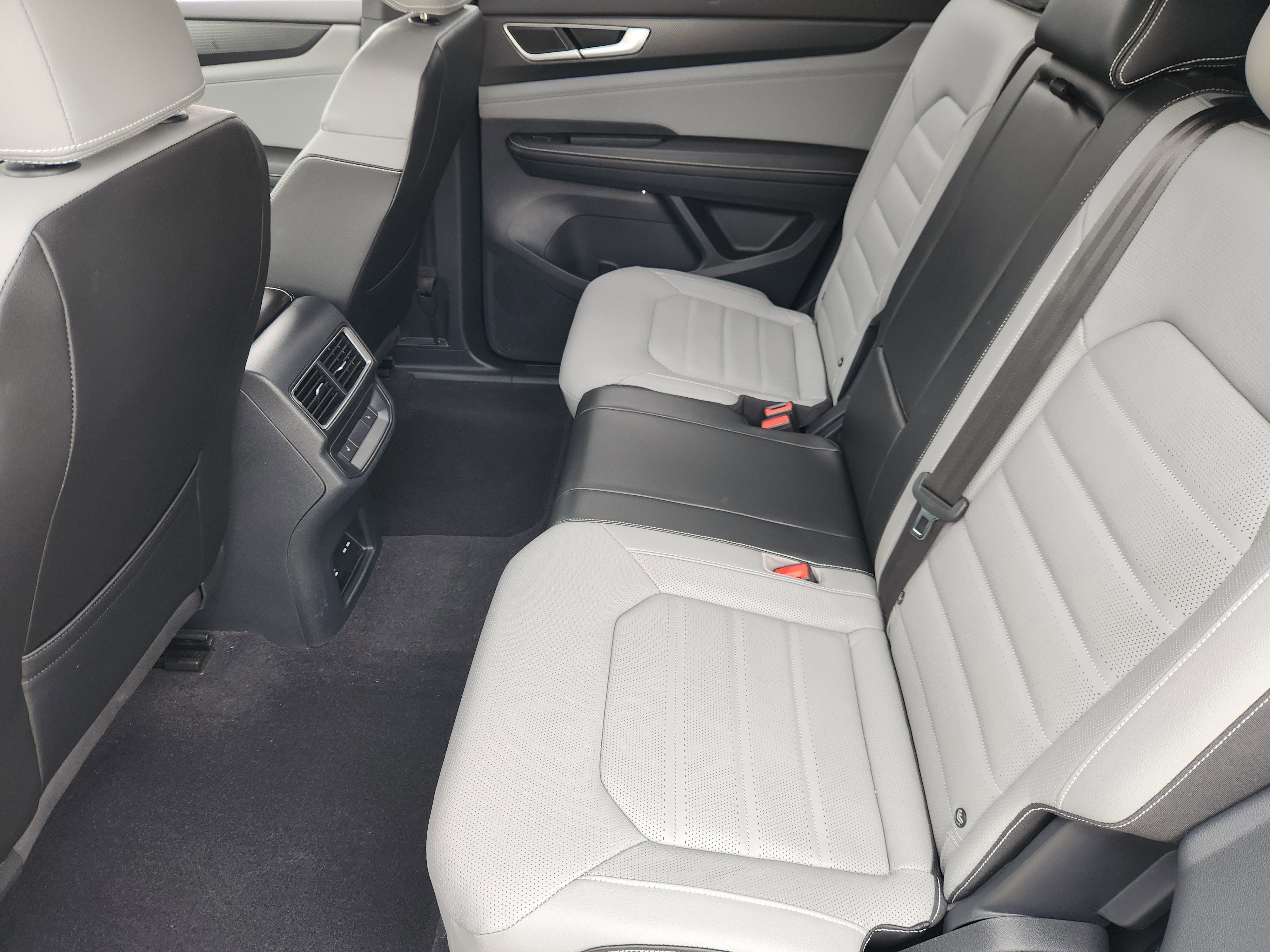 2024 Volkswagen Atlas Cross Sport 2.0T SEL R-Line