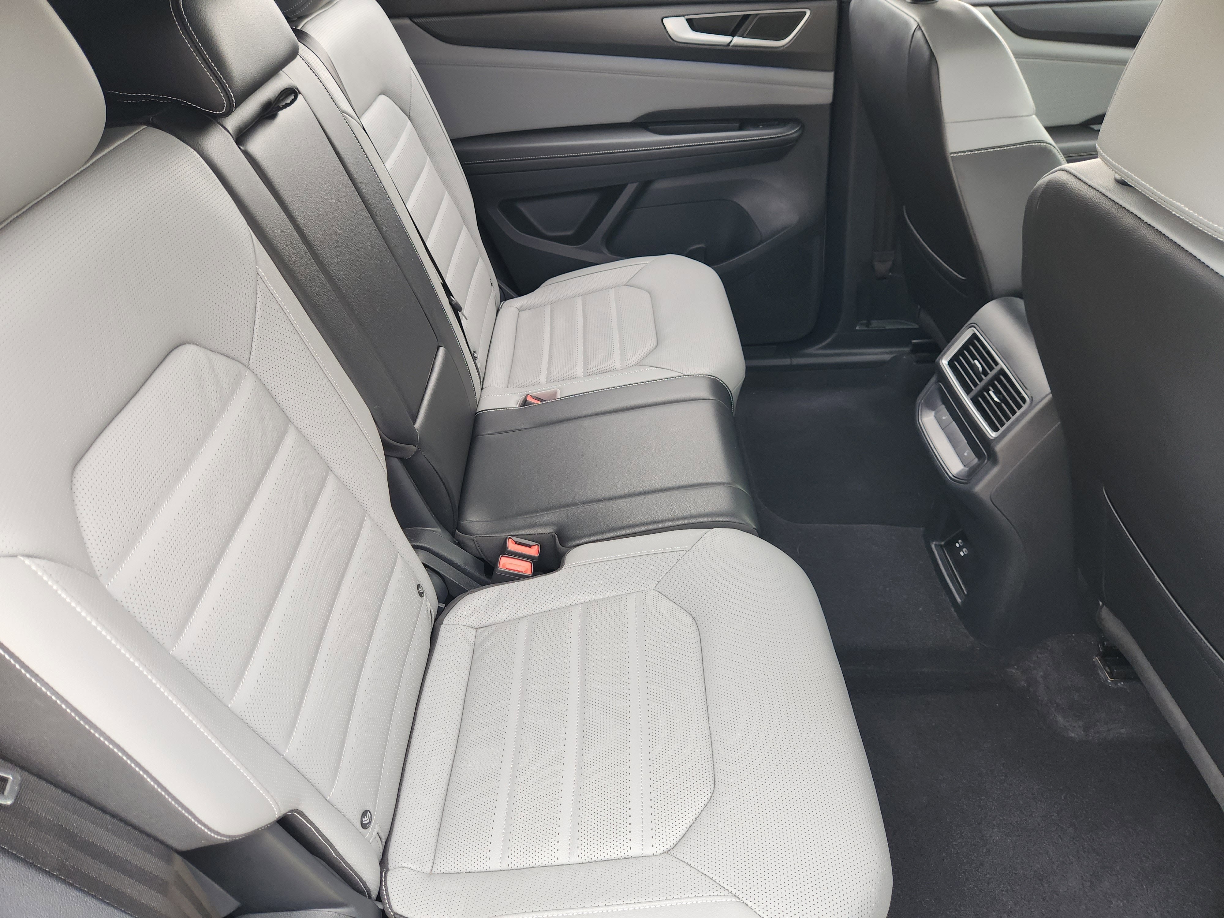 2024 Volkswagen Atlas Cross Sport 2.0T SEL R-Line