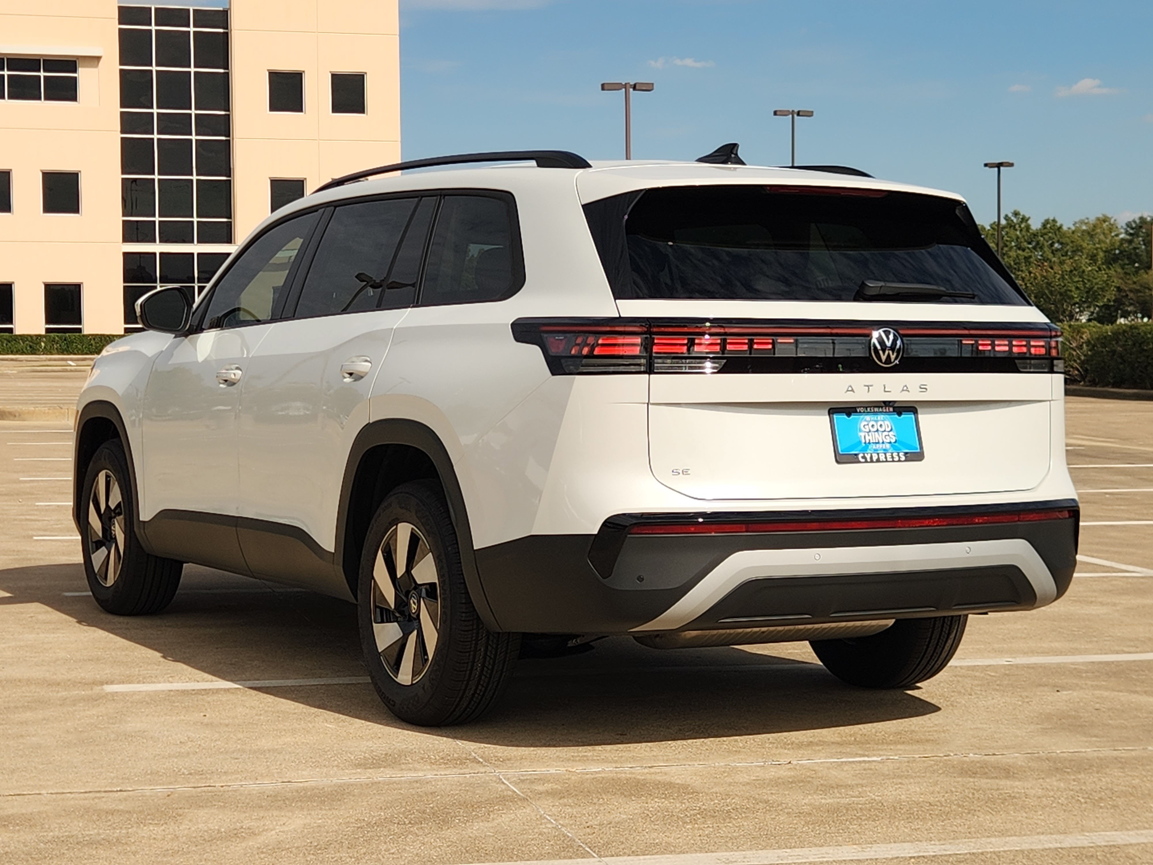 2027 Volkswagen Atlas SE