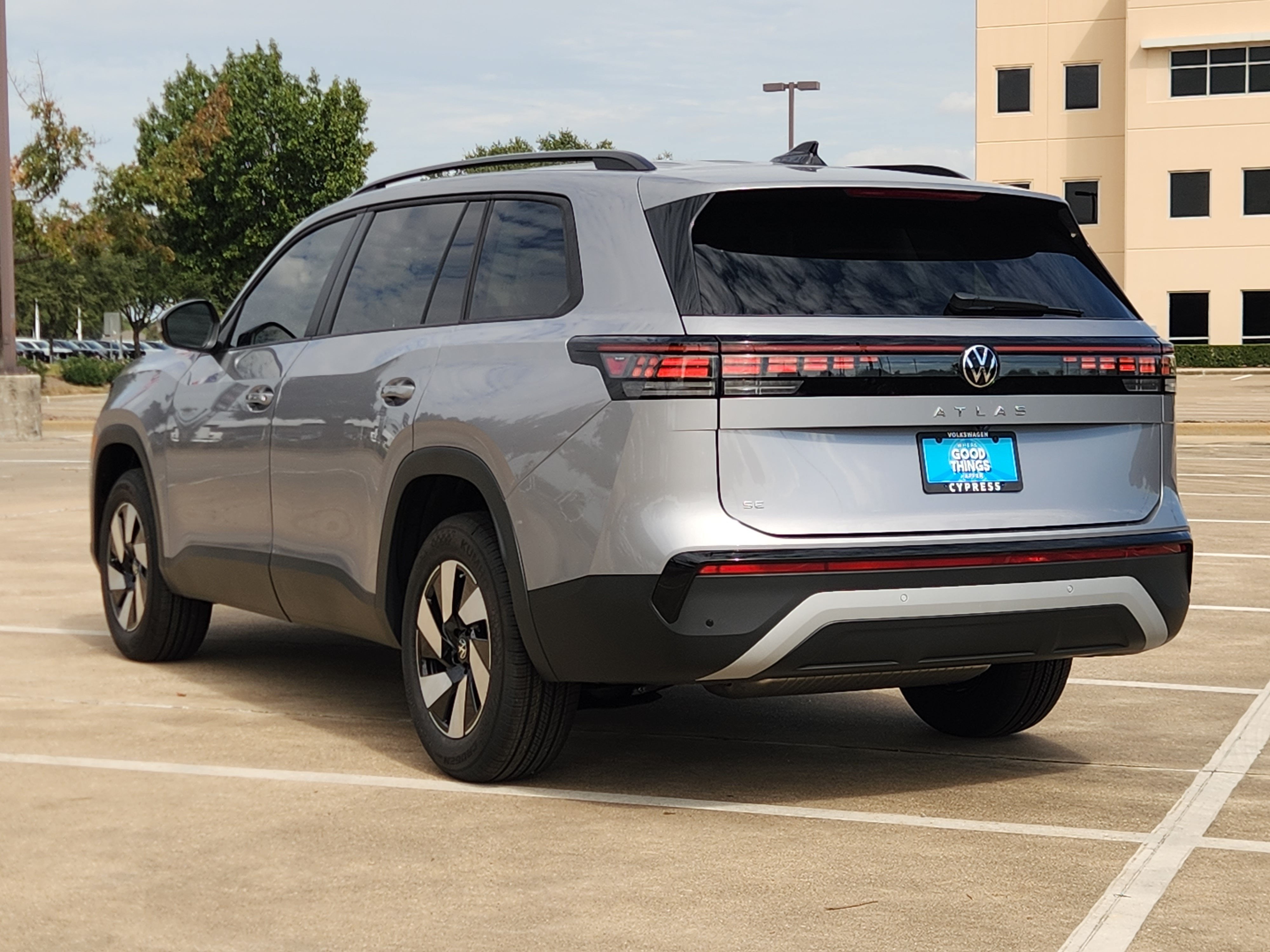 2027 Volkswagen Atlas SE