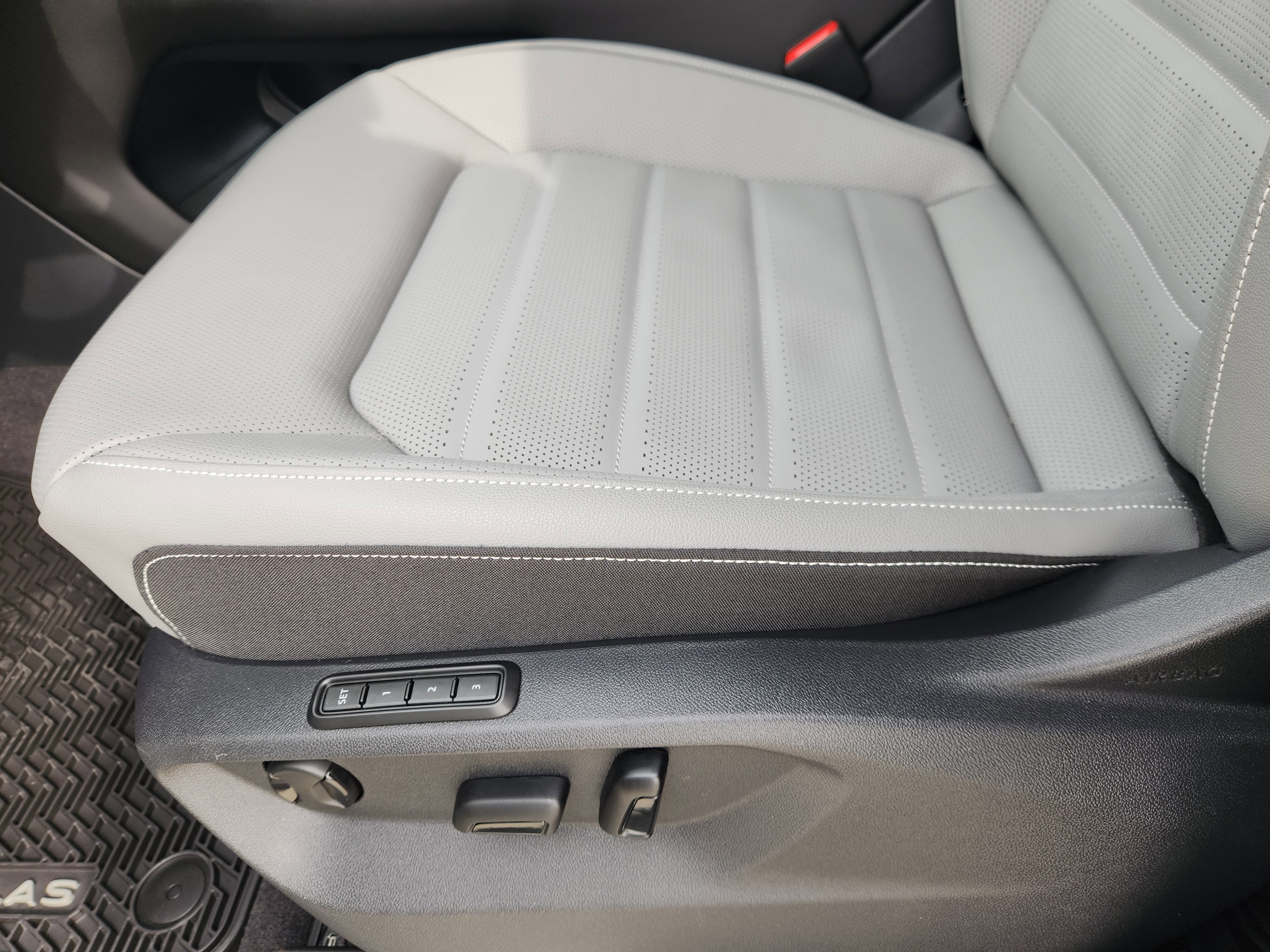 2026 Volkswagen Atlas Cross Sport 2.0T SEL