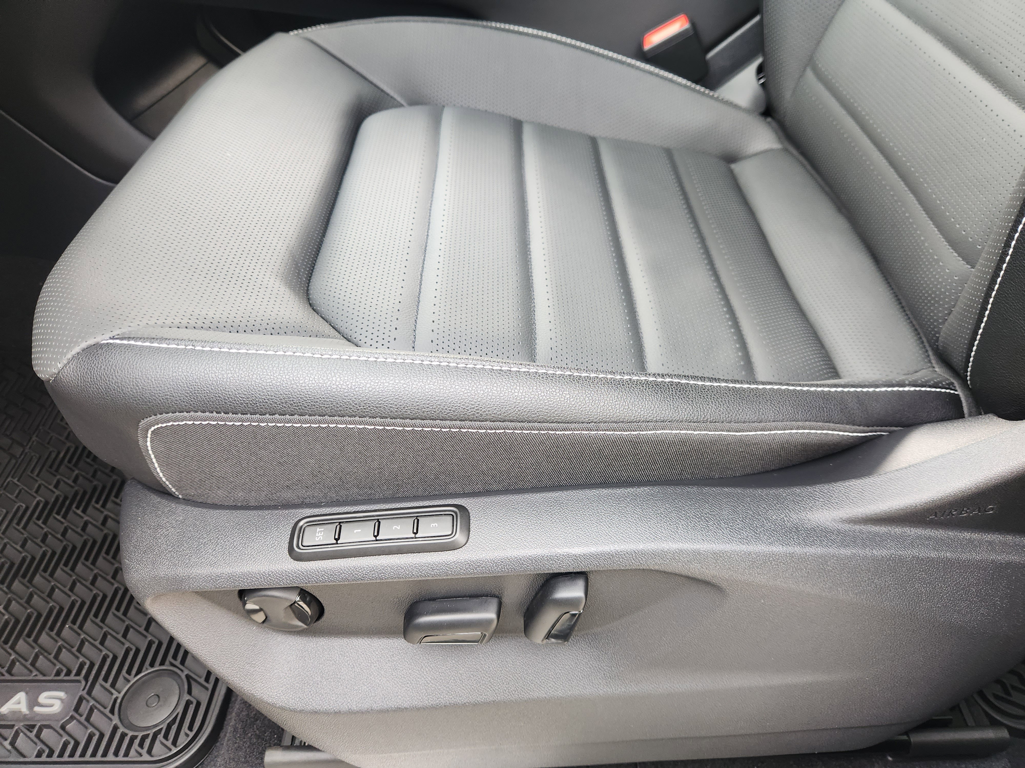 2026 Volkswagen Atlas 2.0T SEL