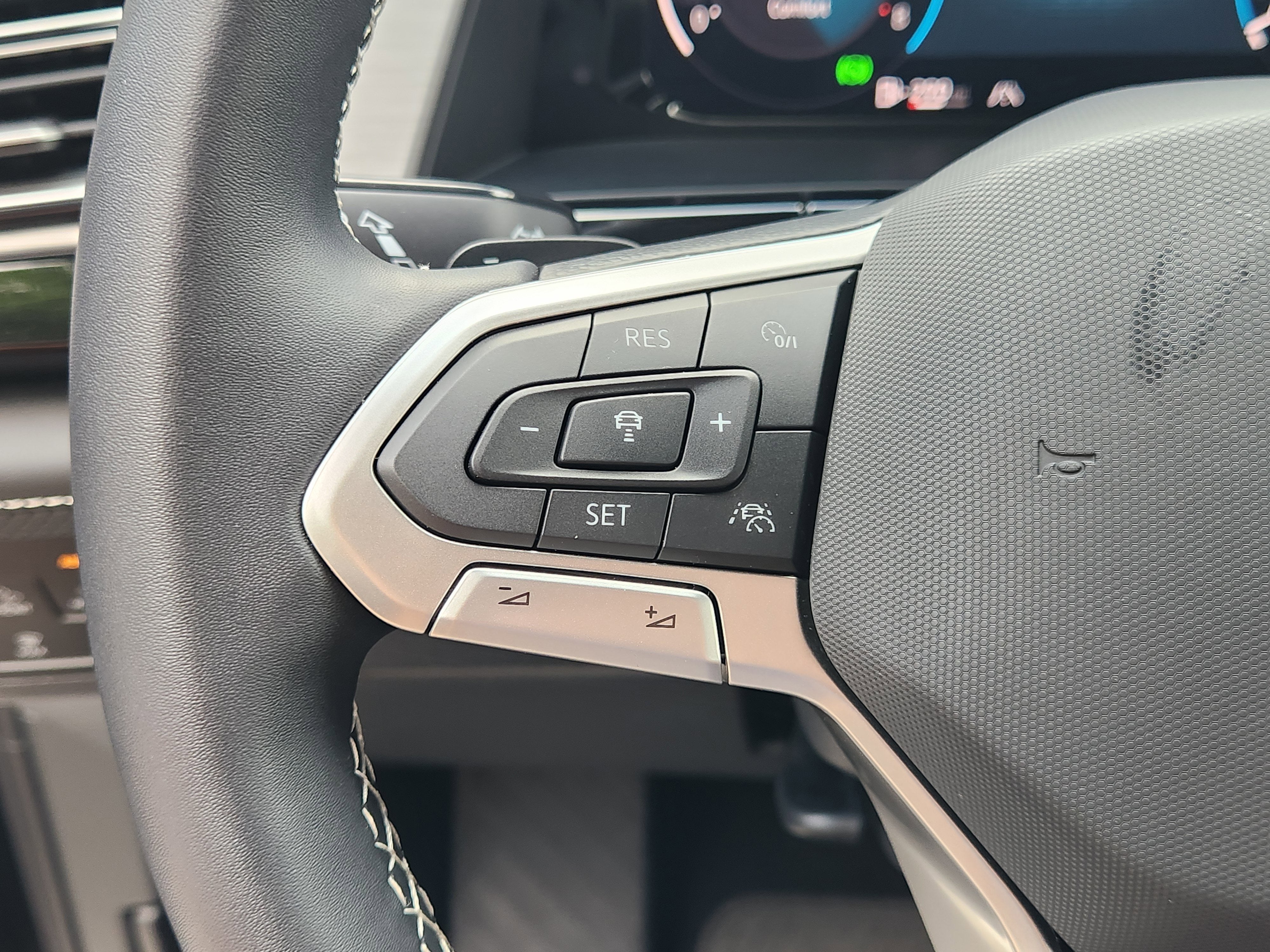 2026 Volkswagen Atlas Cross Sport 2.0T SE