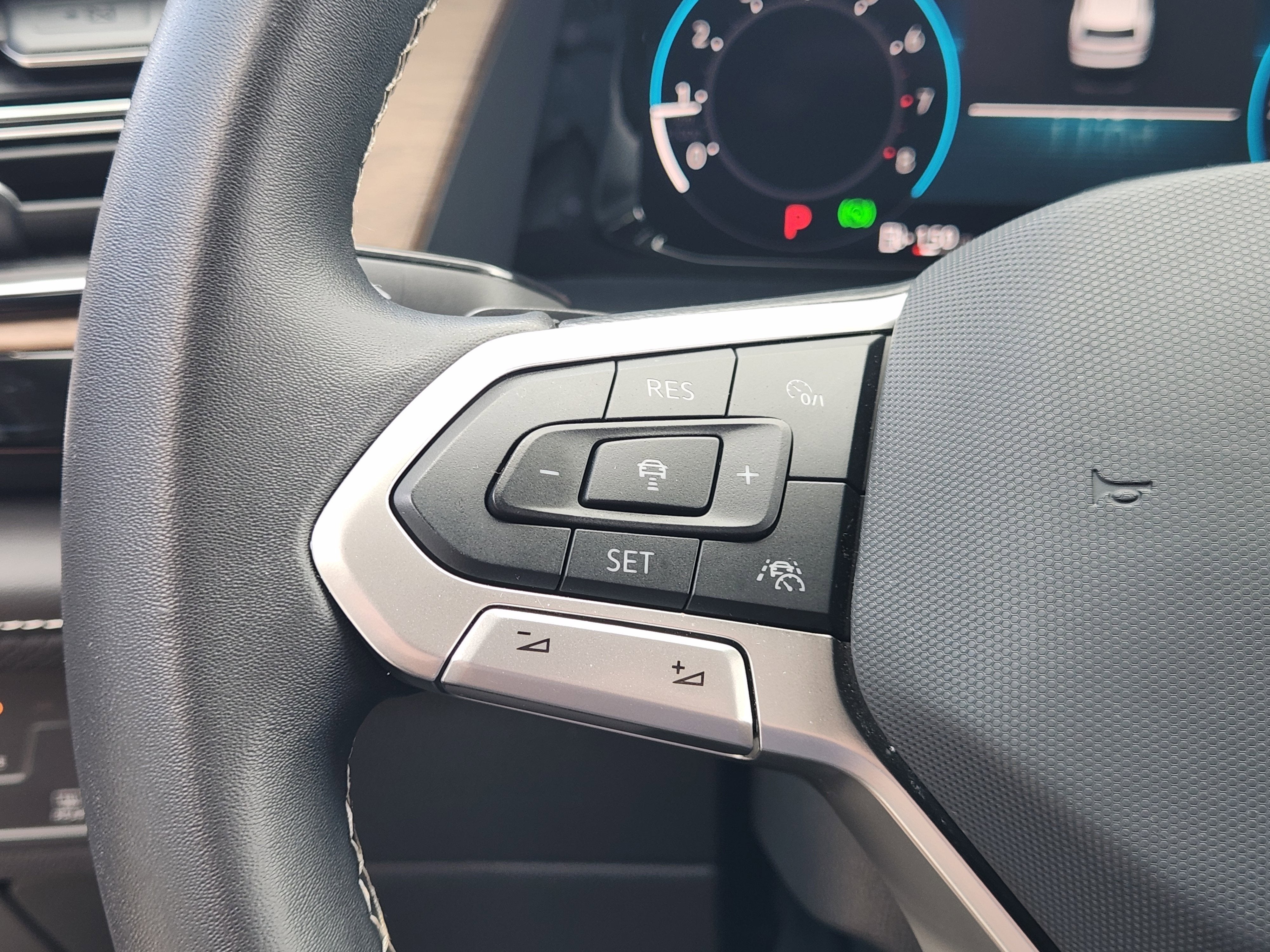 2024 Volkswagen Atlas 2.0T SE