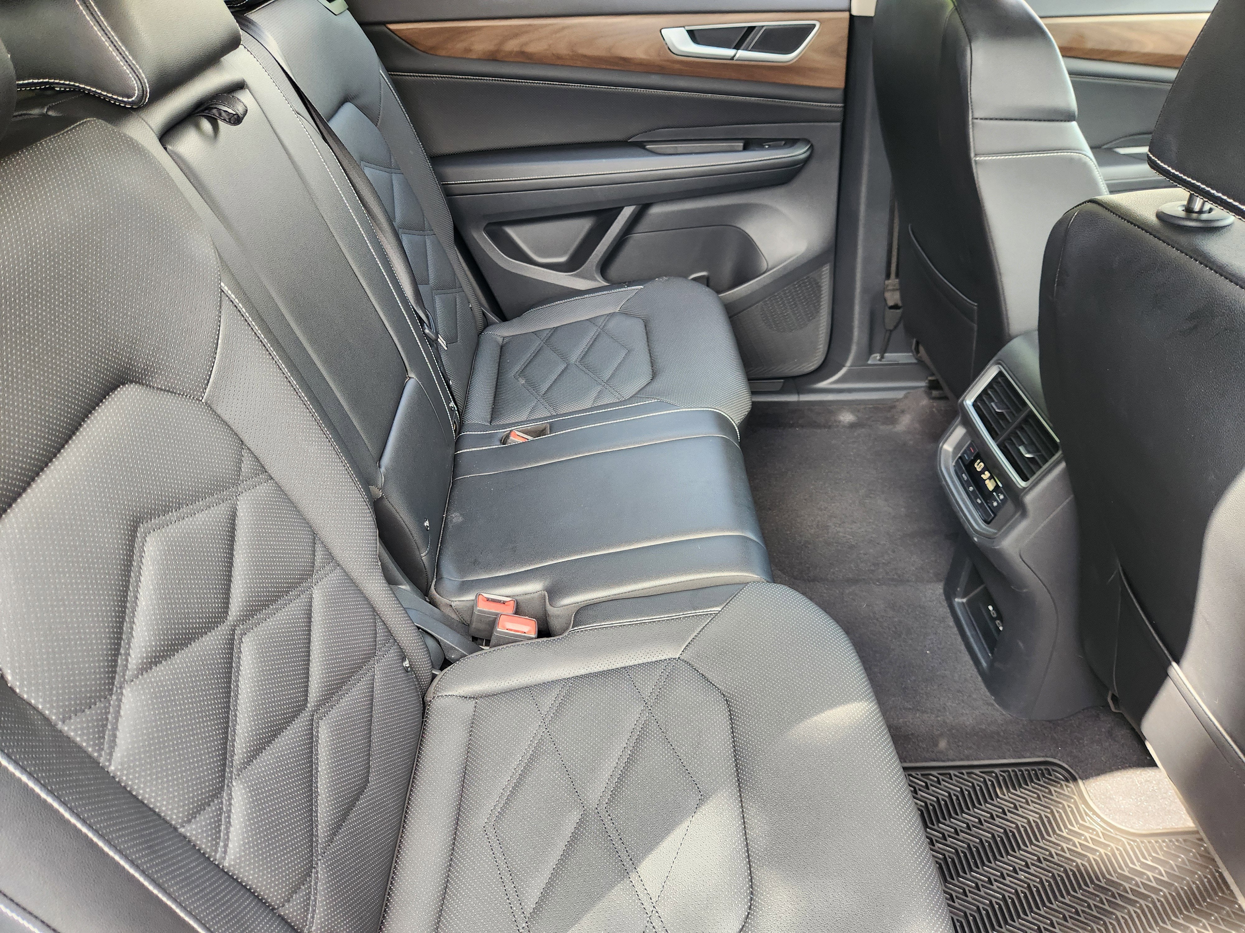 2024 Volkswagen Atlas 2.0T SE