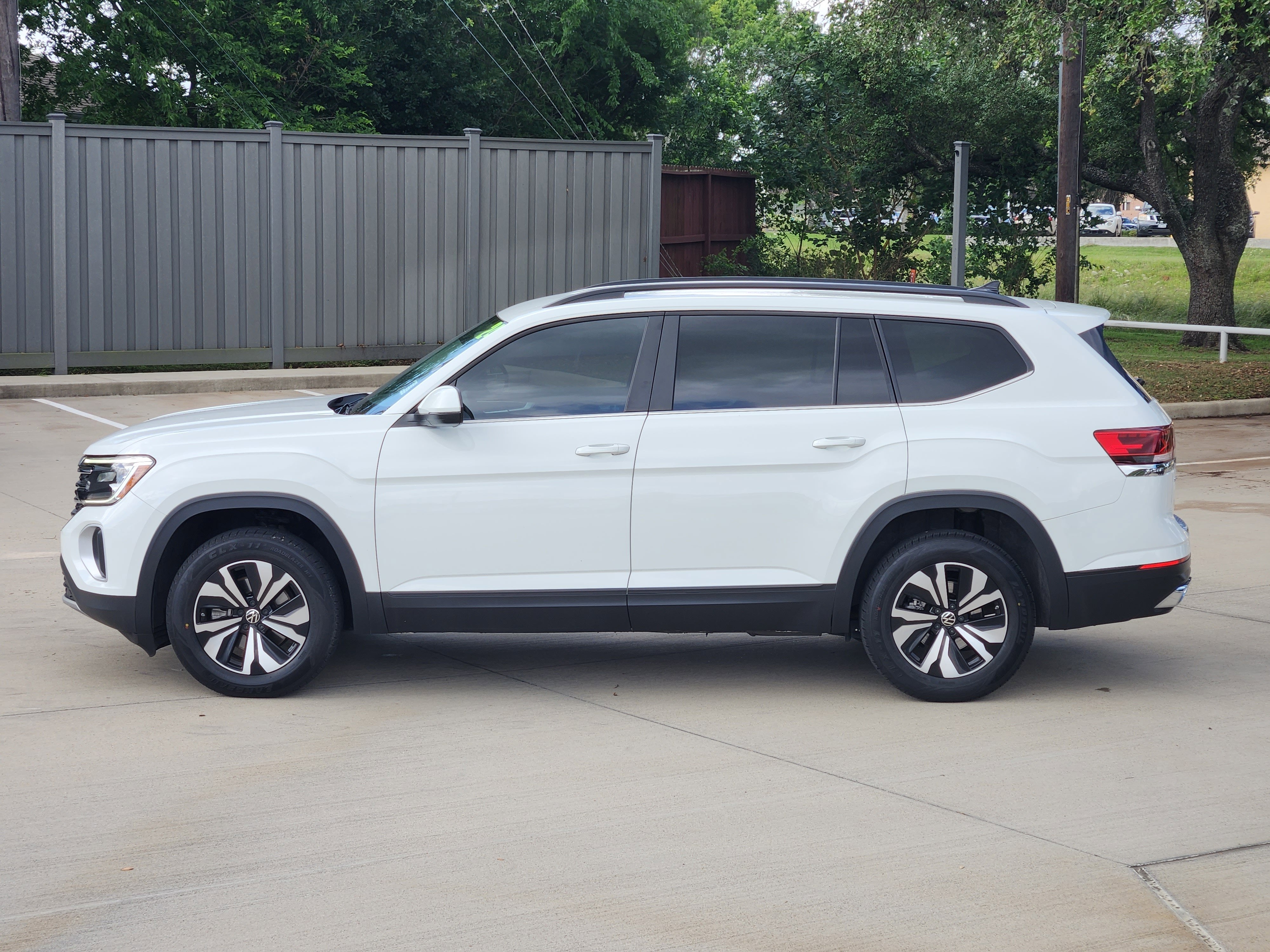 2024 Volkswagen Atlas 2.0T SE