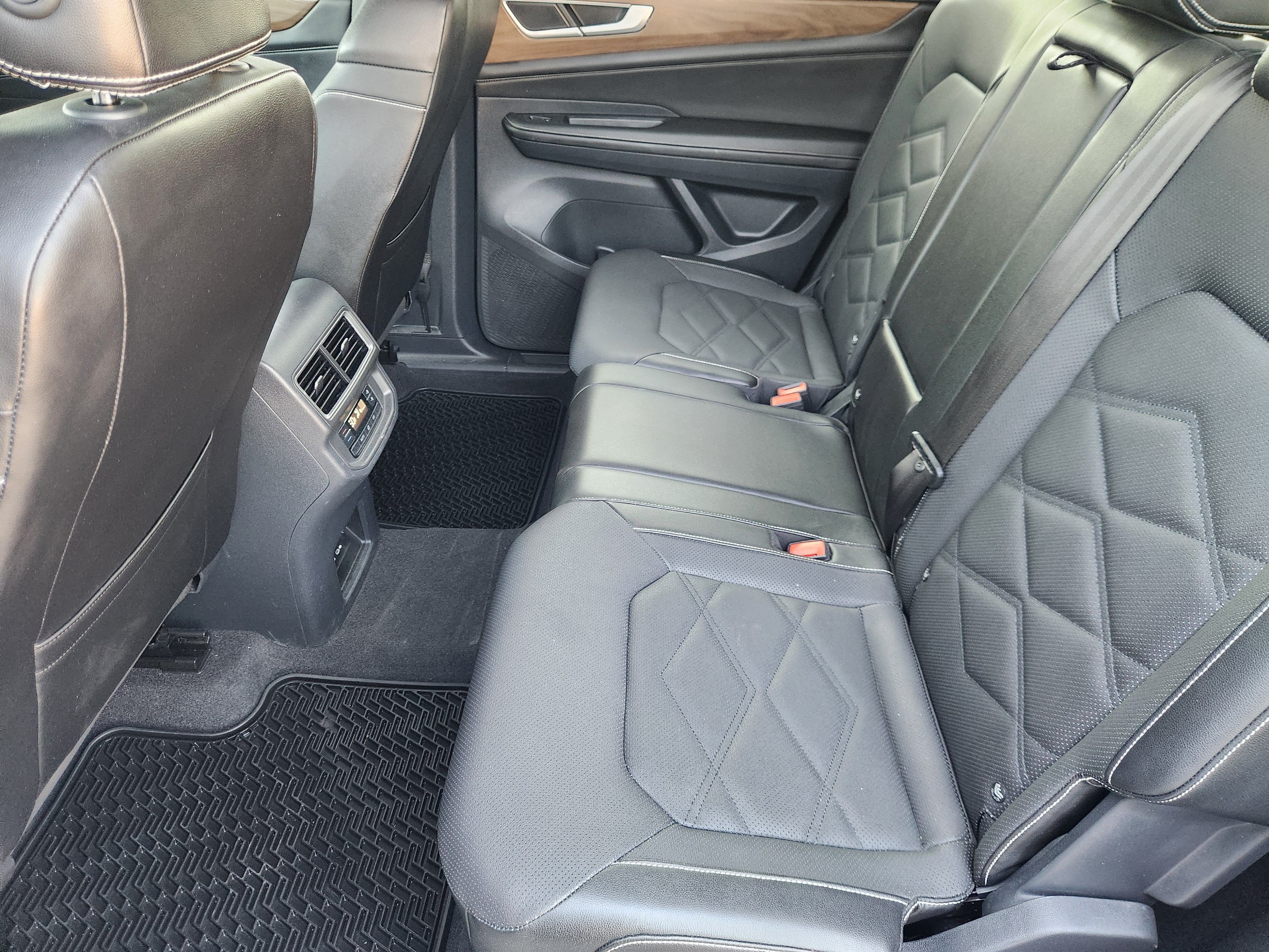 2024 Volkswagen Atlas 2.0T SE