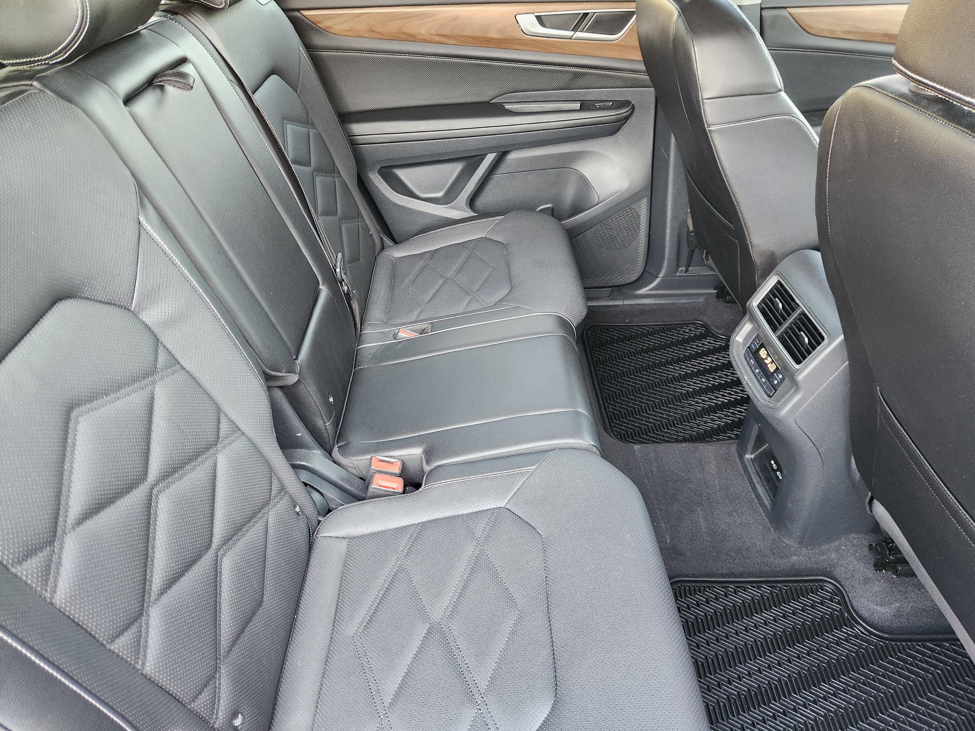 2024 Volkswagen Atlas 2.0T SE
