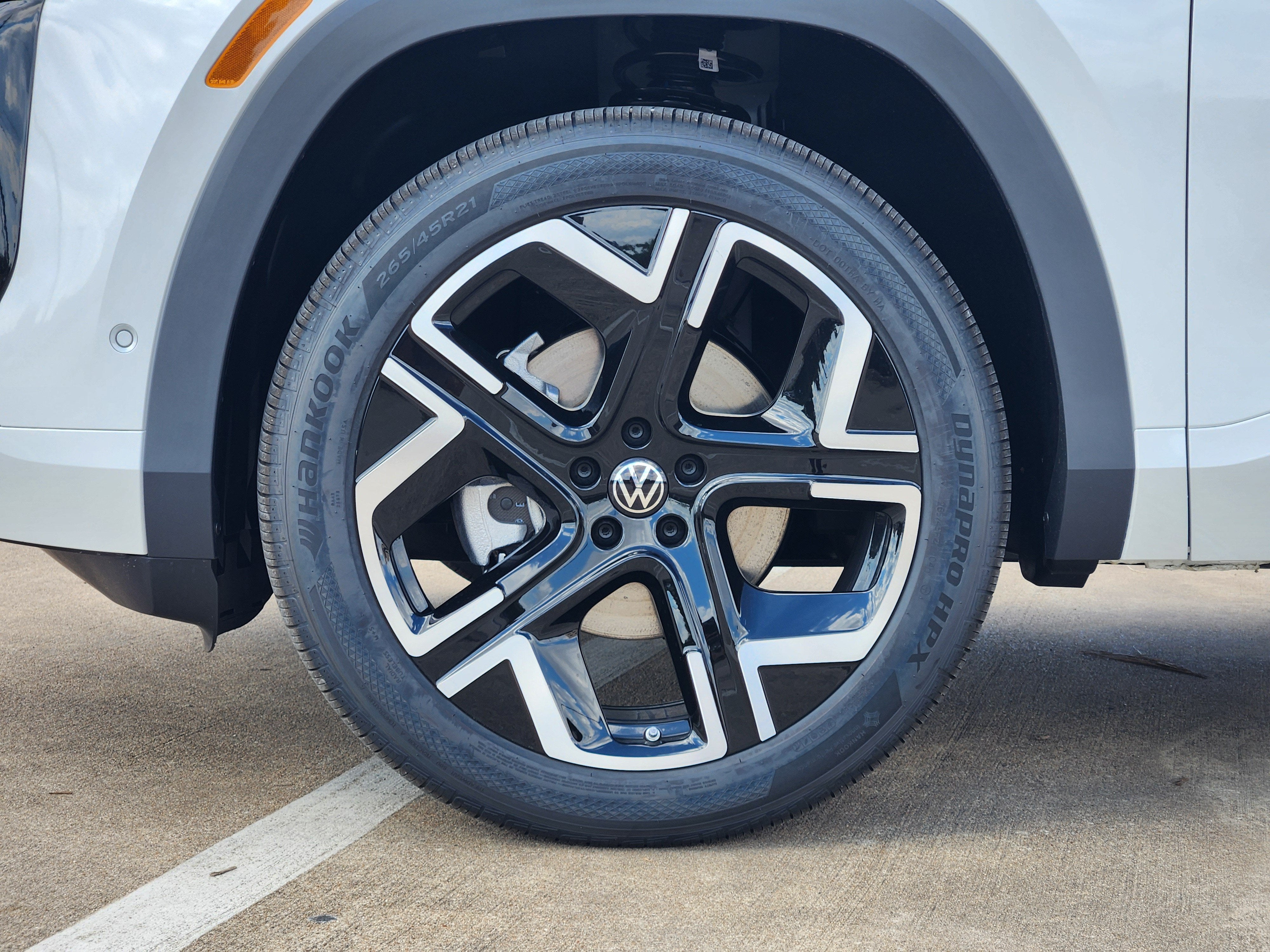 2027 Volkswagen Atlas SEL Premium R-Line