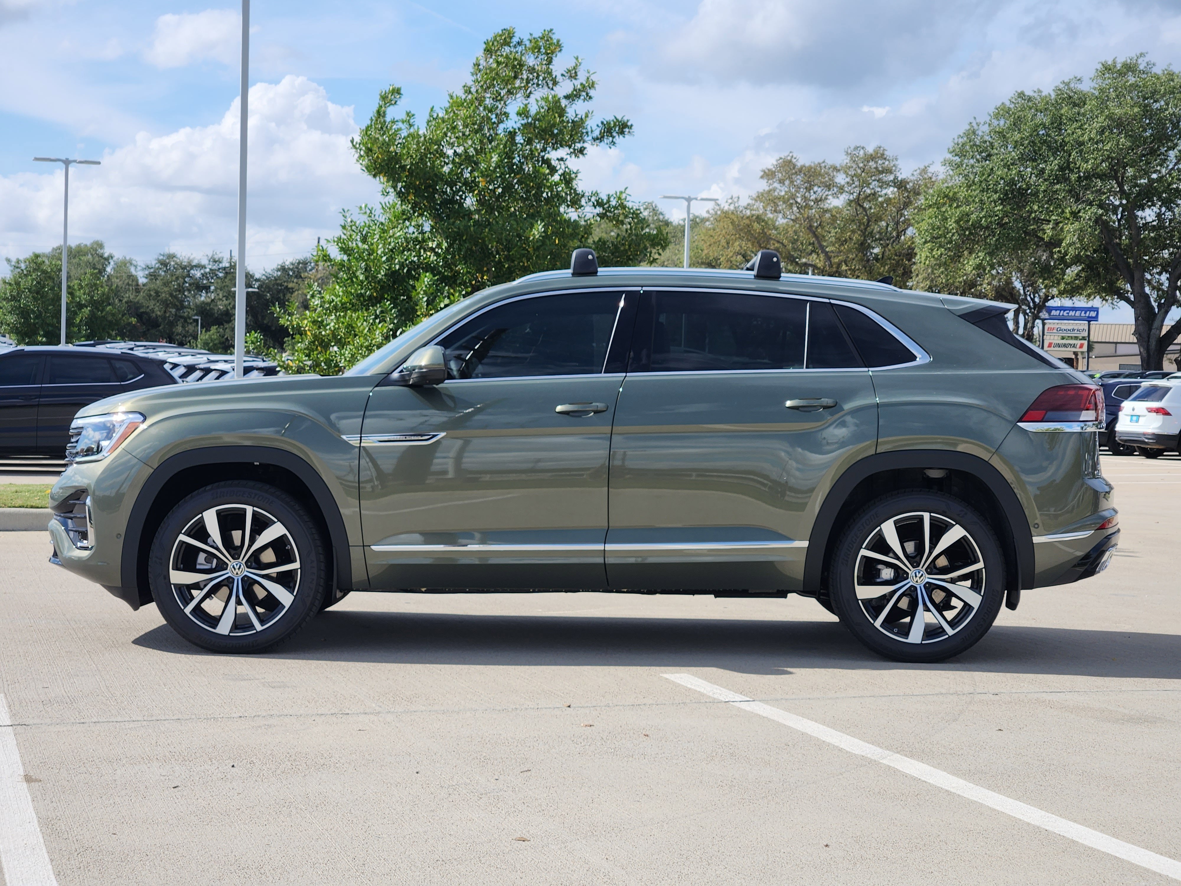 2026 Volkswagen Atlas Cross Sport 2.0T SEL Premium R-Line
