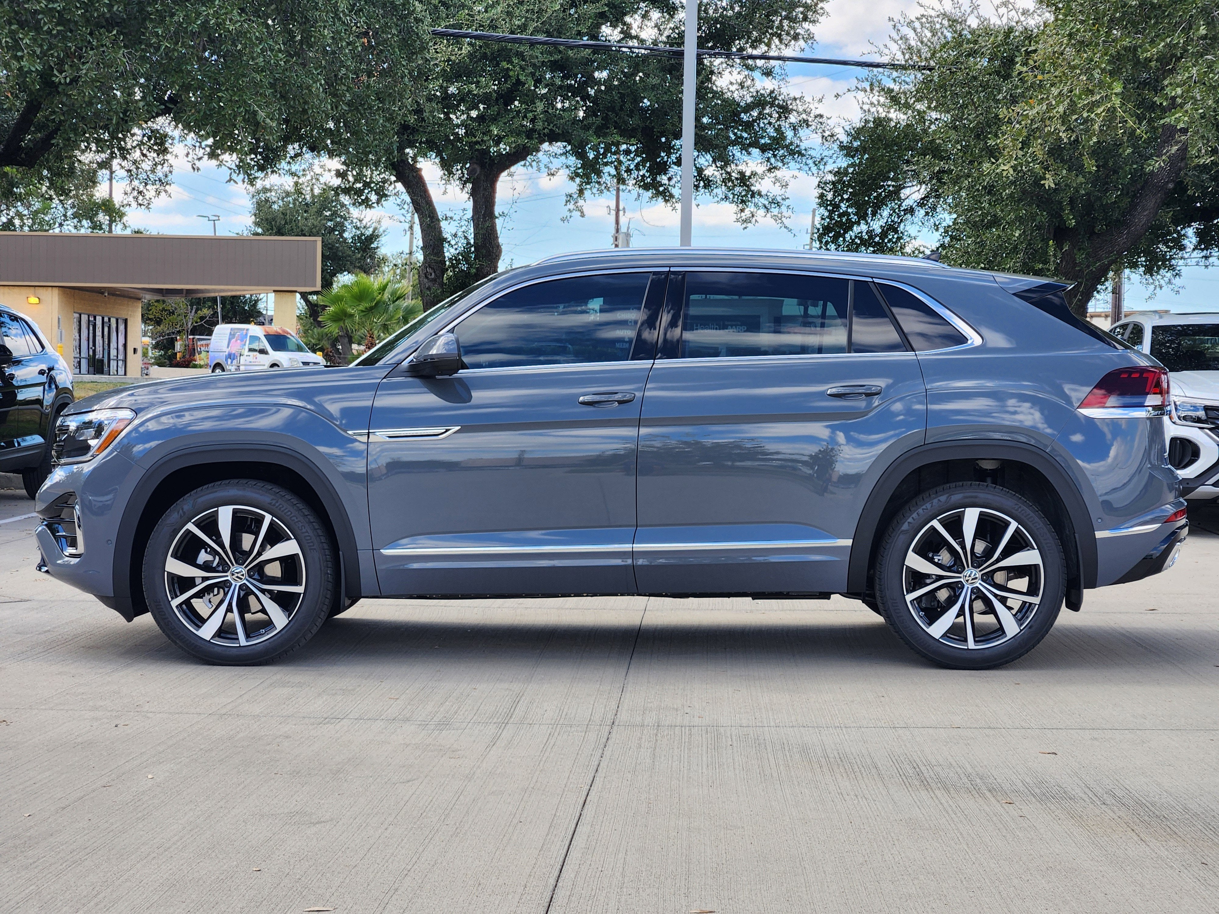 2026 Volkswagen Atlas Cross Sport 2.0T SEL Premium R-Line