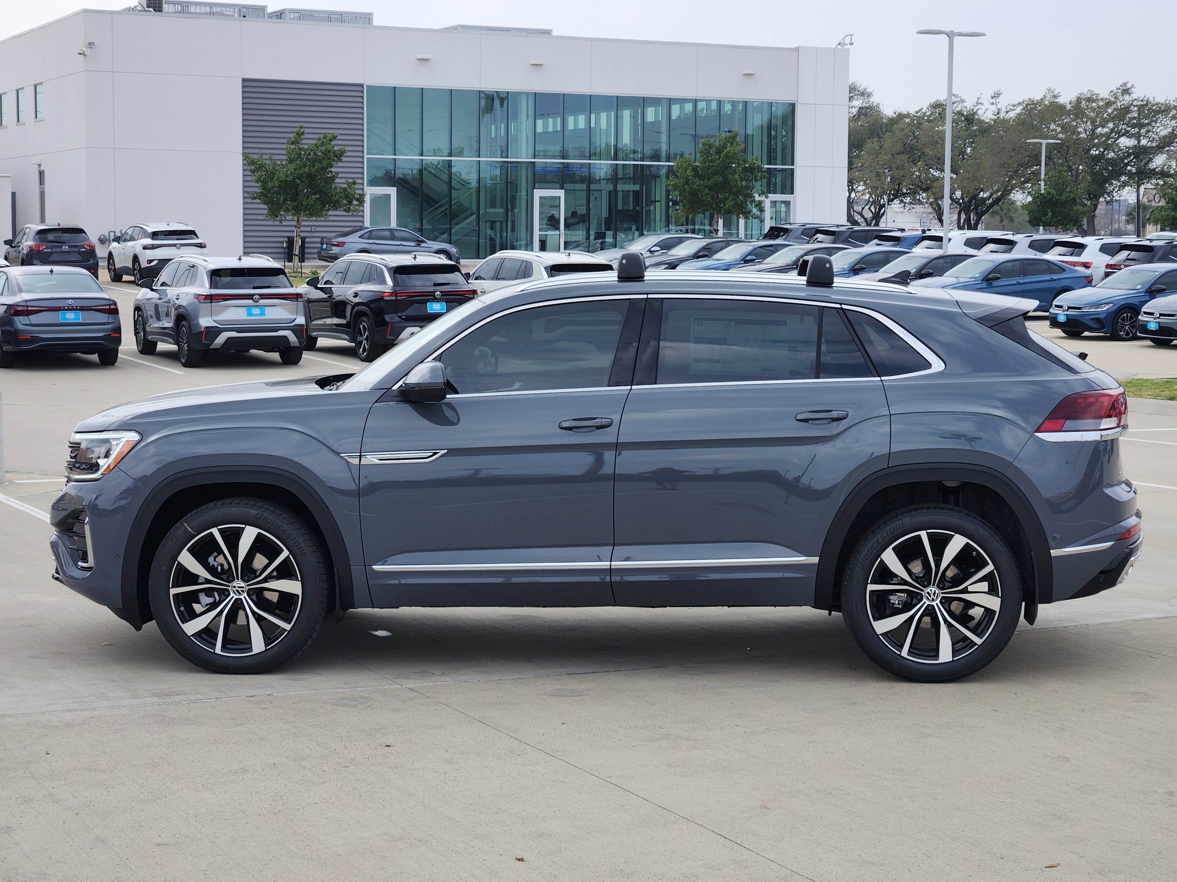 2026 Volkswagen Atlas Cross Sport 2.0T SEL Premium R-Line