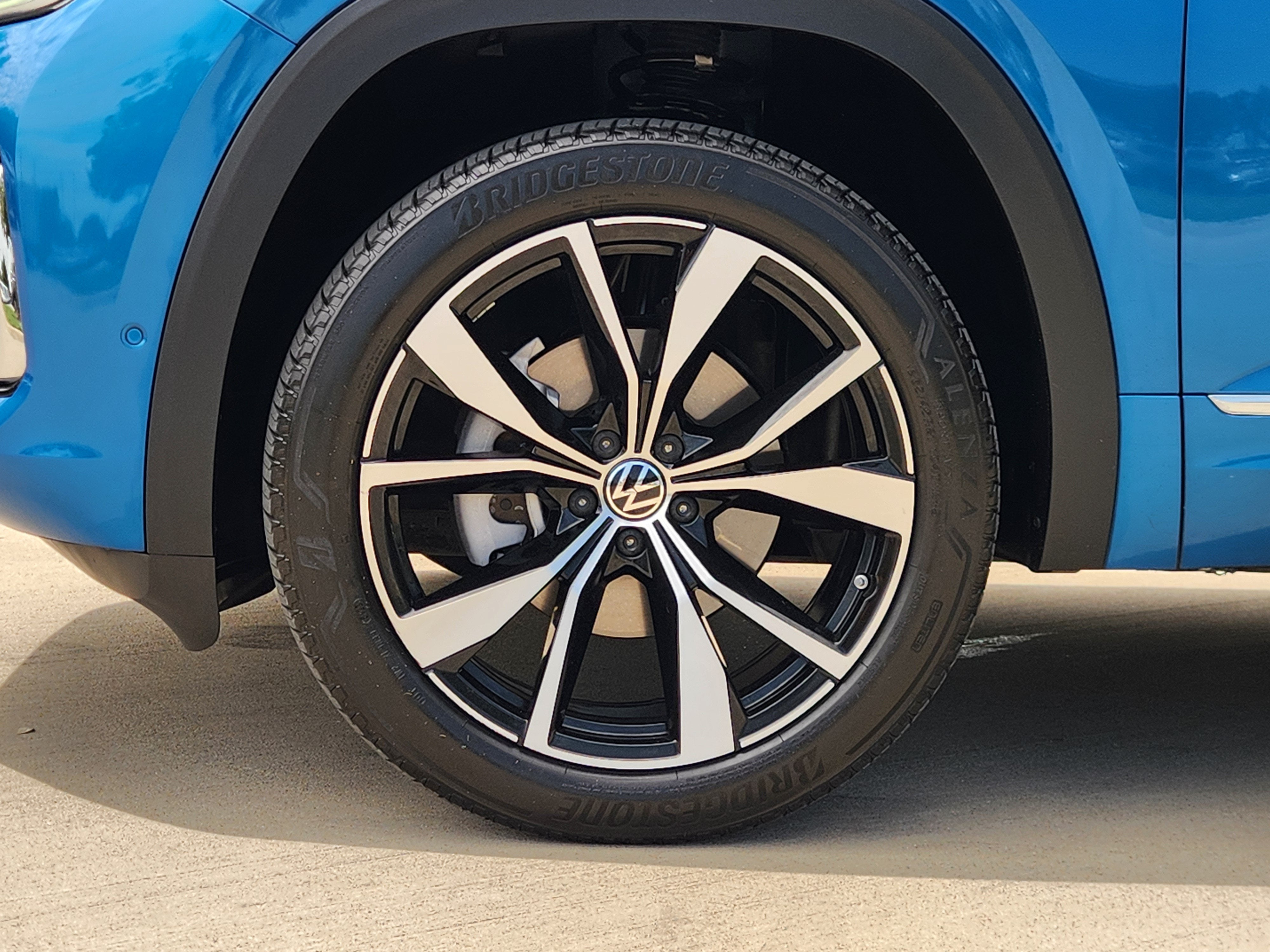 2024 Volkswagen Atlas Cross Sport 2.0T SEL Premium R-Line