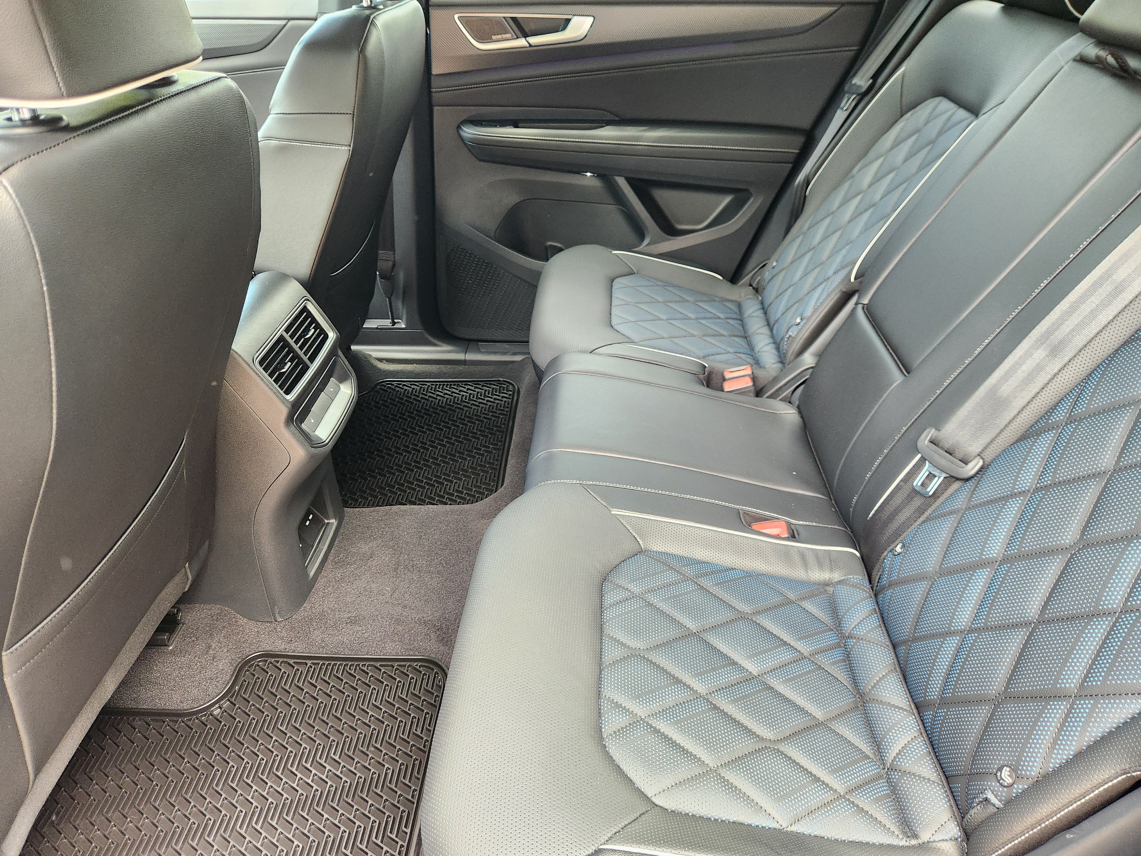 2024 Volkswagen Atlas Cross Sport 2.0T SEL Premium R-Line