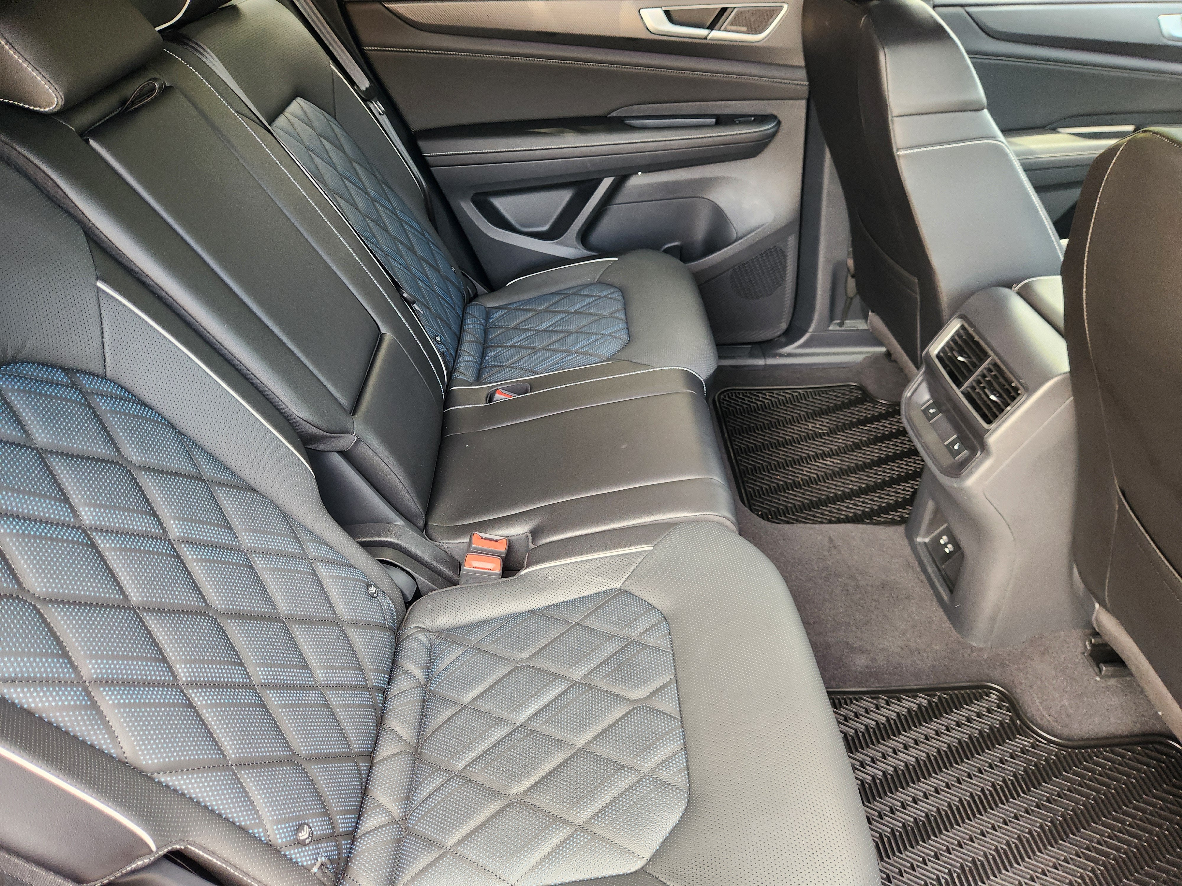 2024 Volkswagen Atlas Cross Sport 2.0T SEL Premium R-Line