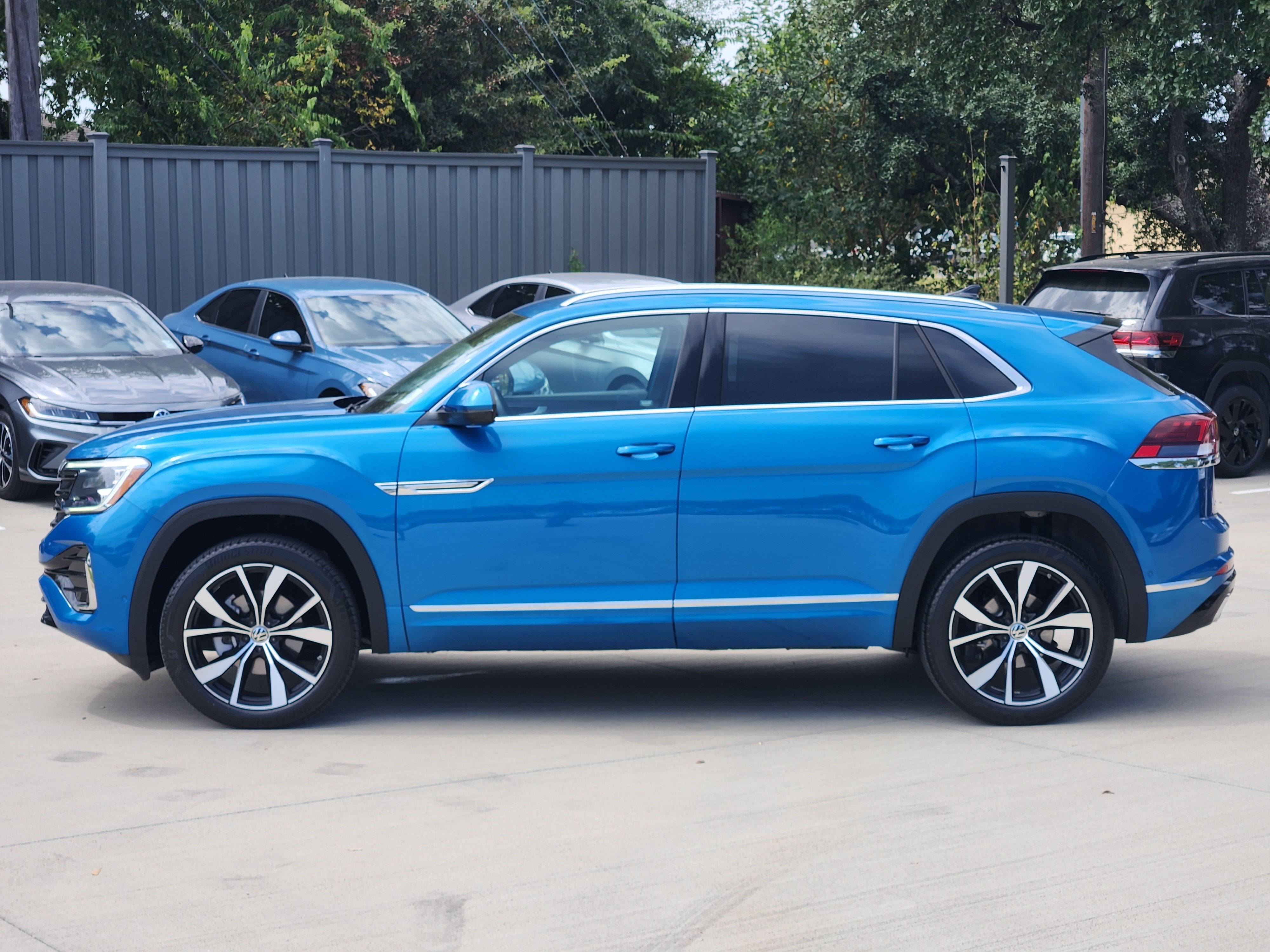 2024 Volkswagen Atlas Cross Sport 2.0T SEL Premium R-Line