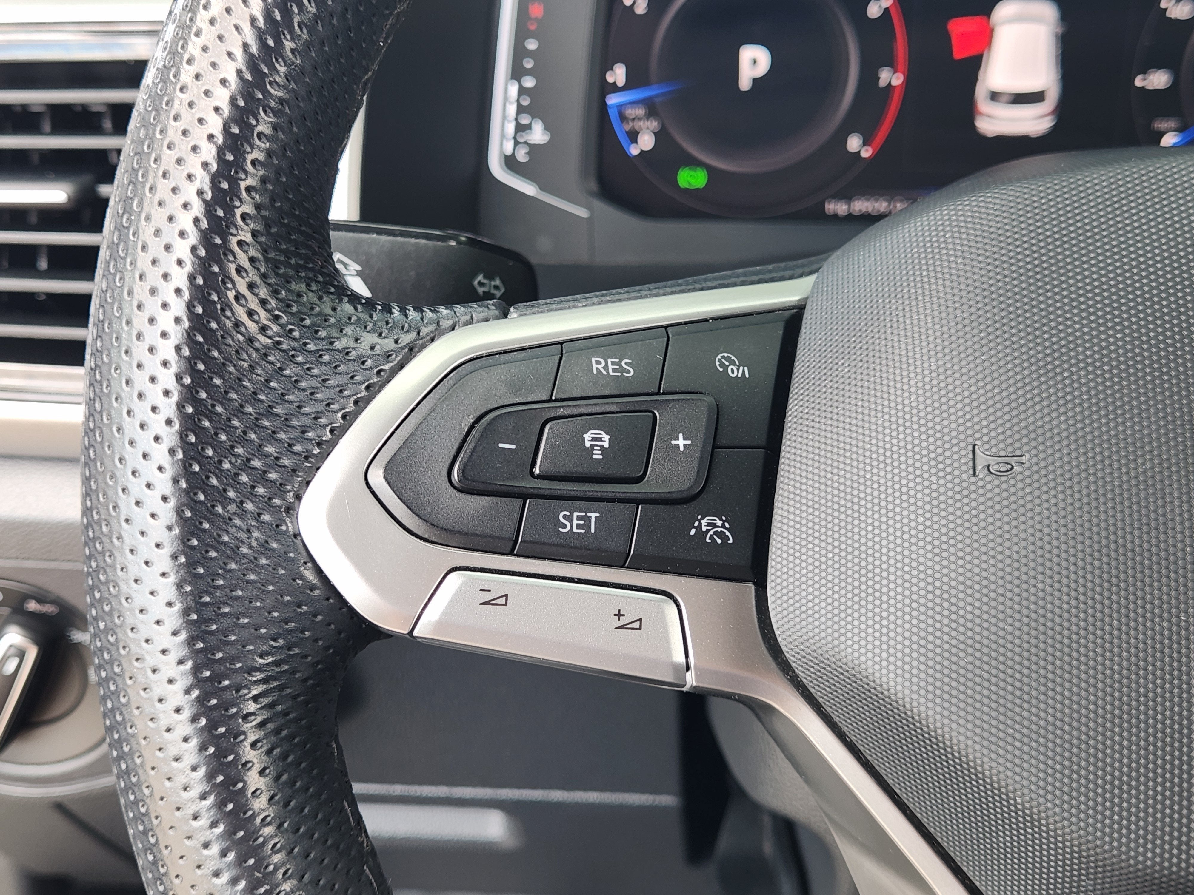 2023 Volkswagen Atlas Cross Sport 3.6L V6 SEL Premium R-Line