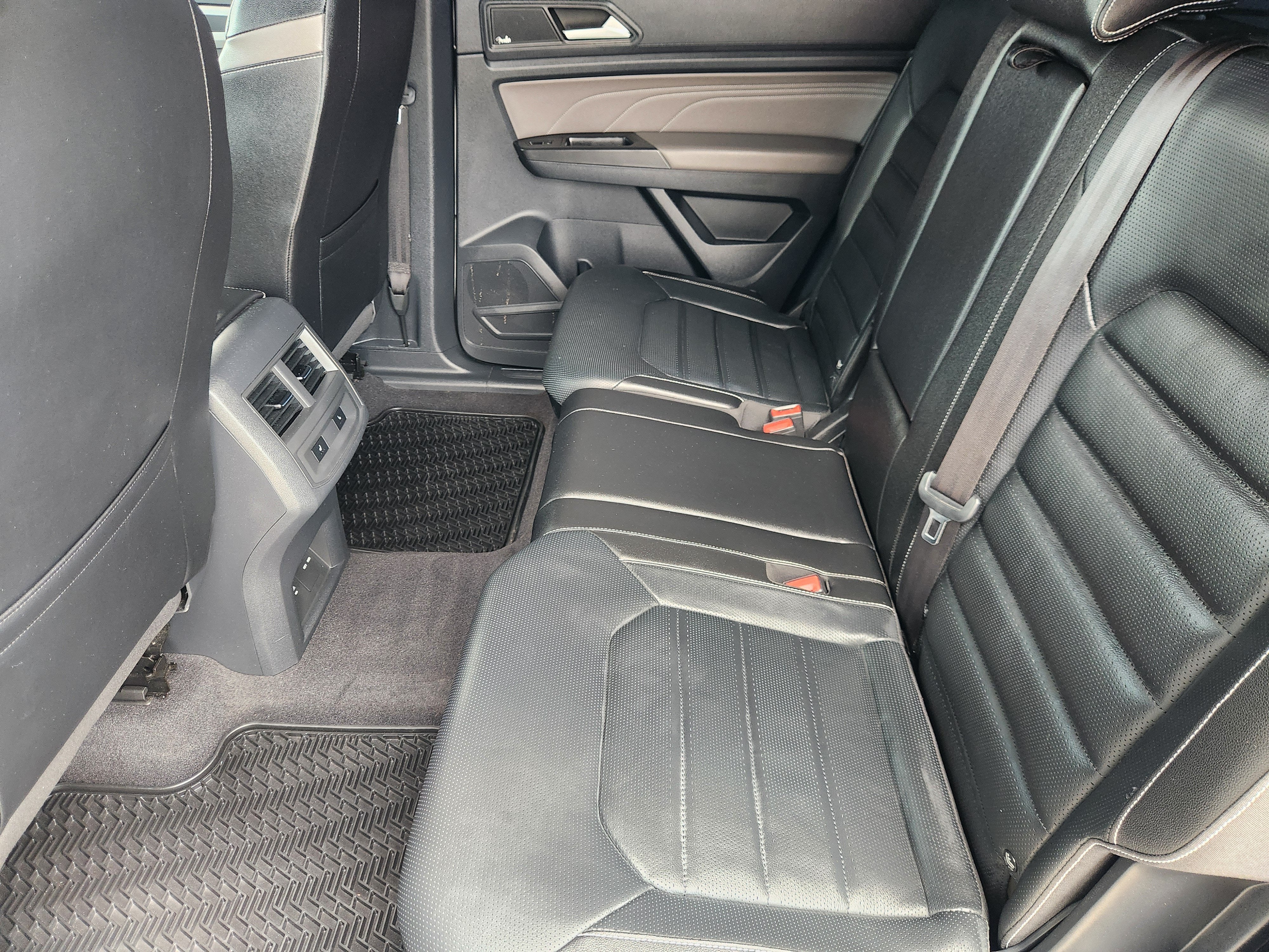 2023 Volkswagen Atlas Cross Sport 3.6L V6 SEL Premium R-Line