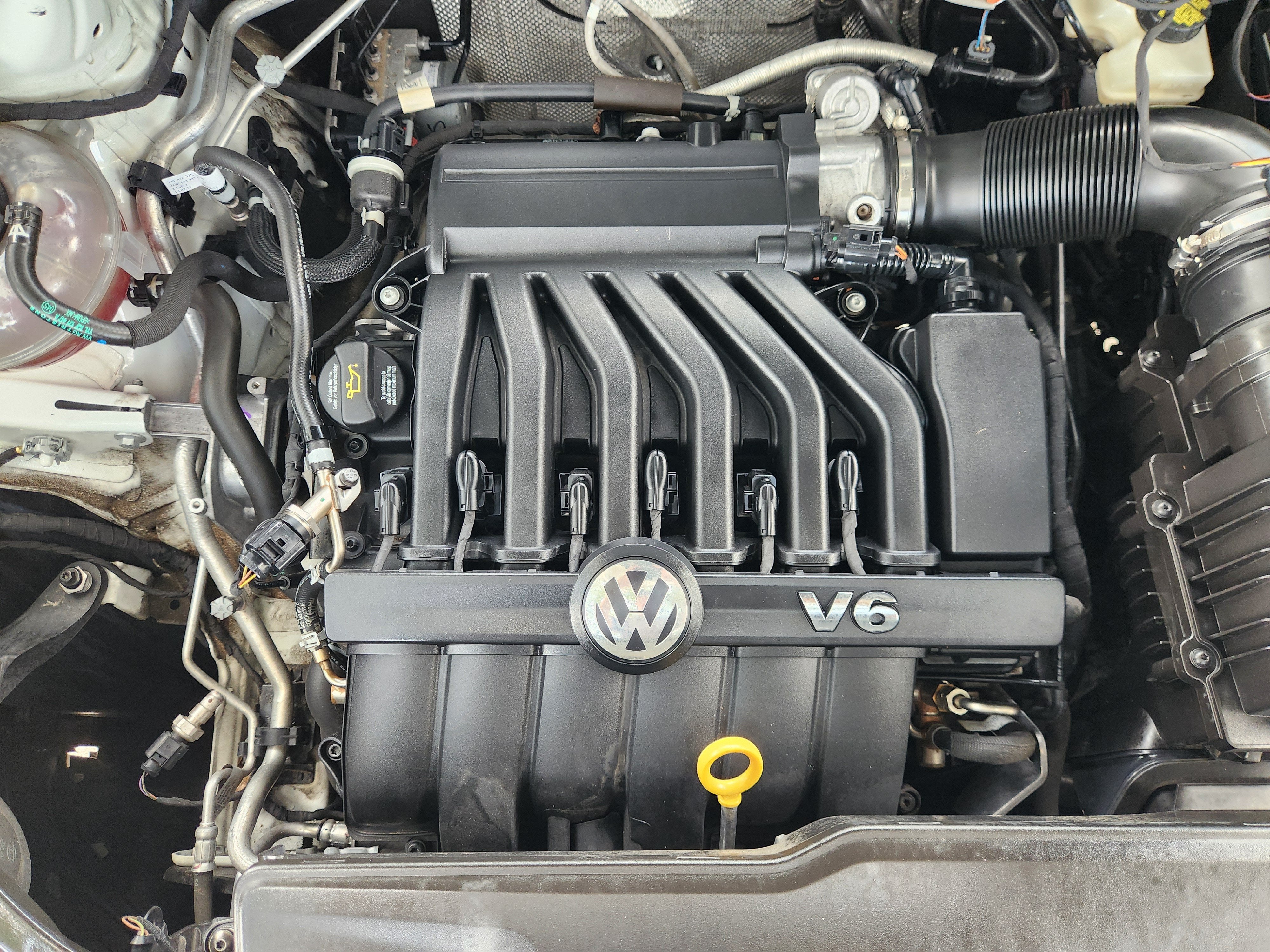 2023 Volkswagen Atlas Cross Sport 3.6L V6 SEL Premium R-Line