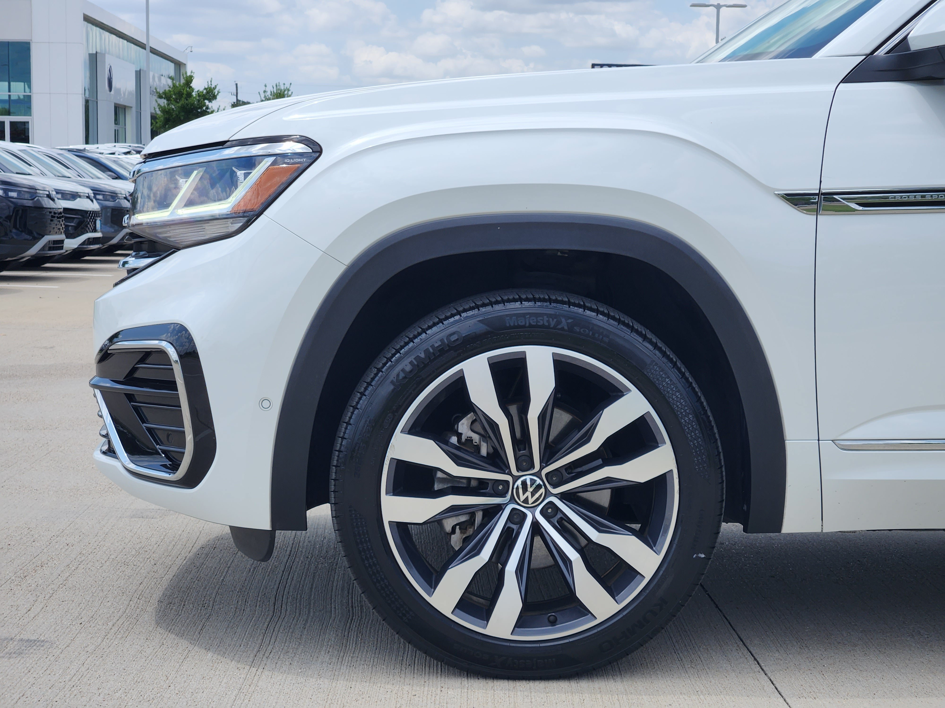 2023 Volkswagen Atlas Cross Sport 3.6L V6 SEL Premium R-Line