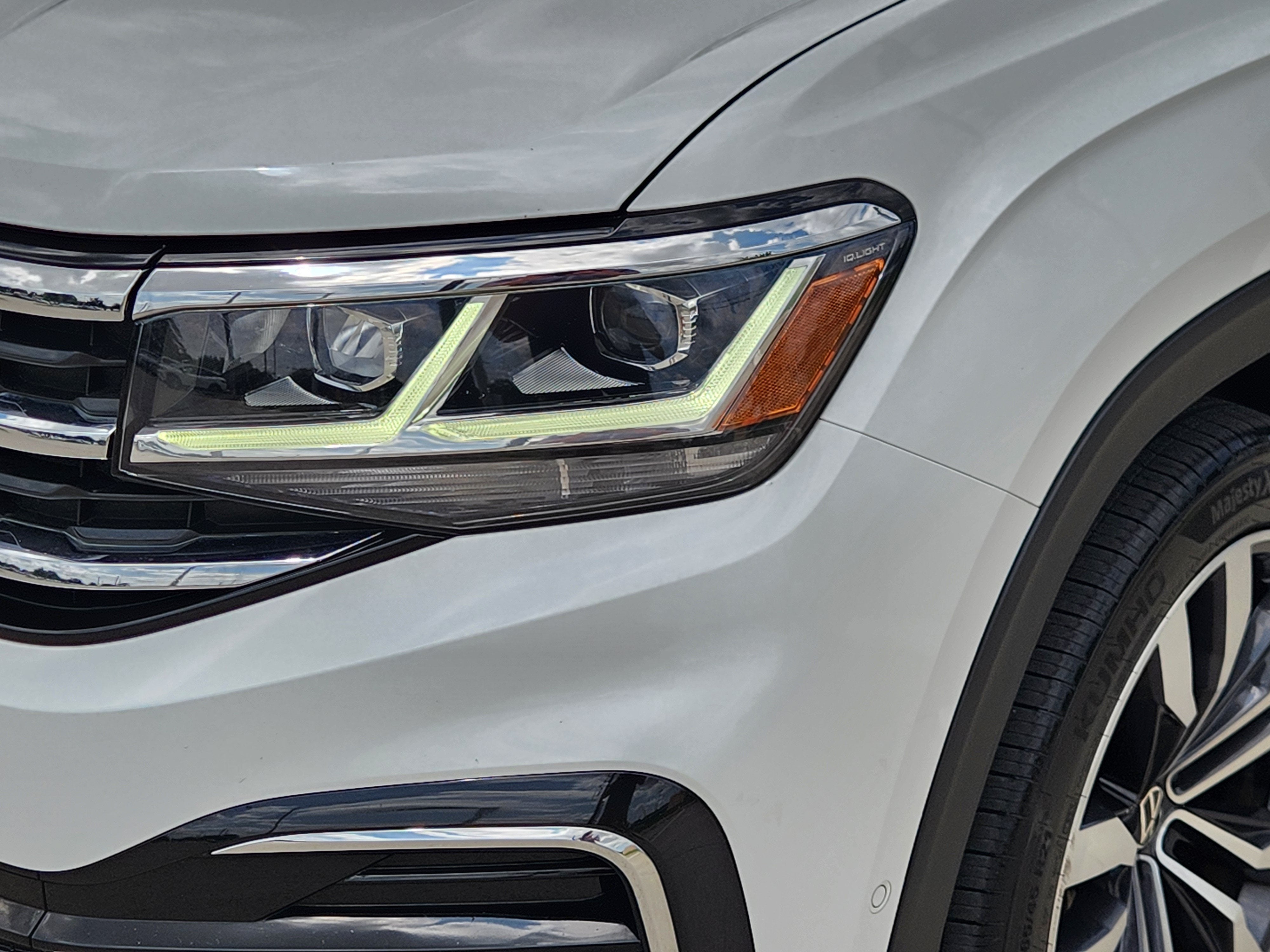 2023 Volkswagen Atlas Cross Sport 3.6L V6 SEL Premium R-Line
