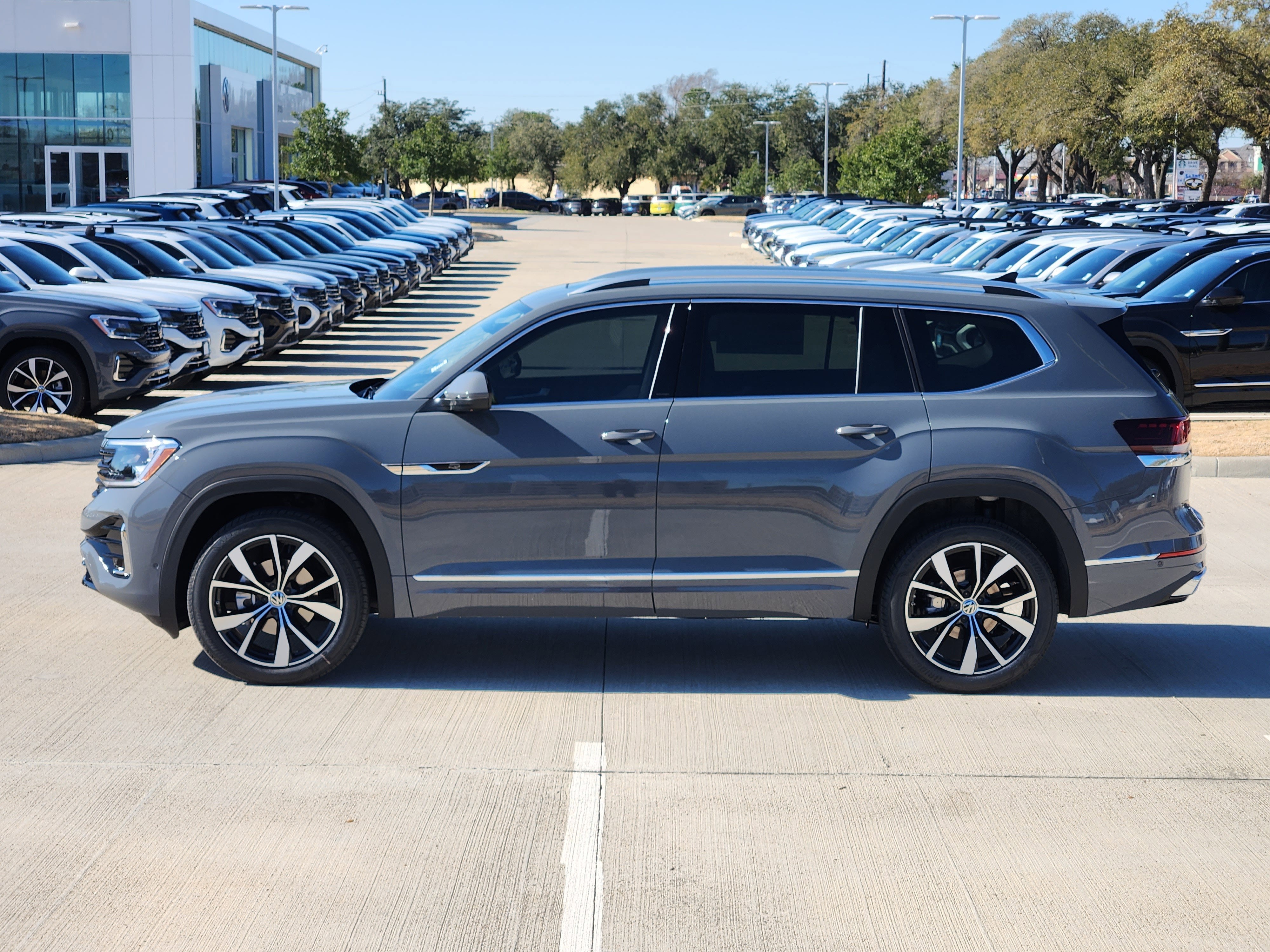 2026 Volkswagen Atlas 2.0T SEL Premium R-Line