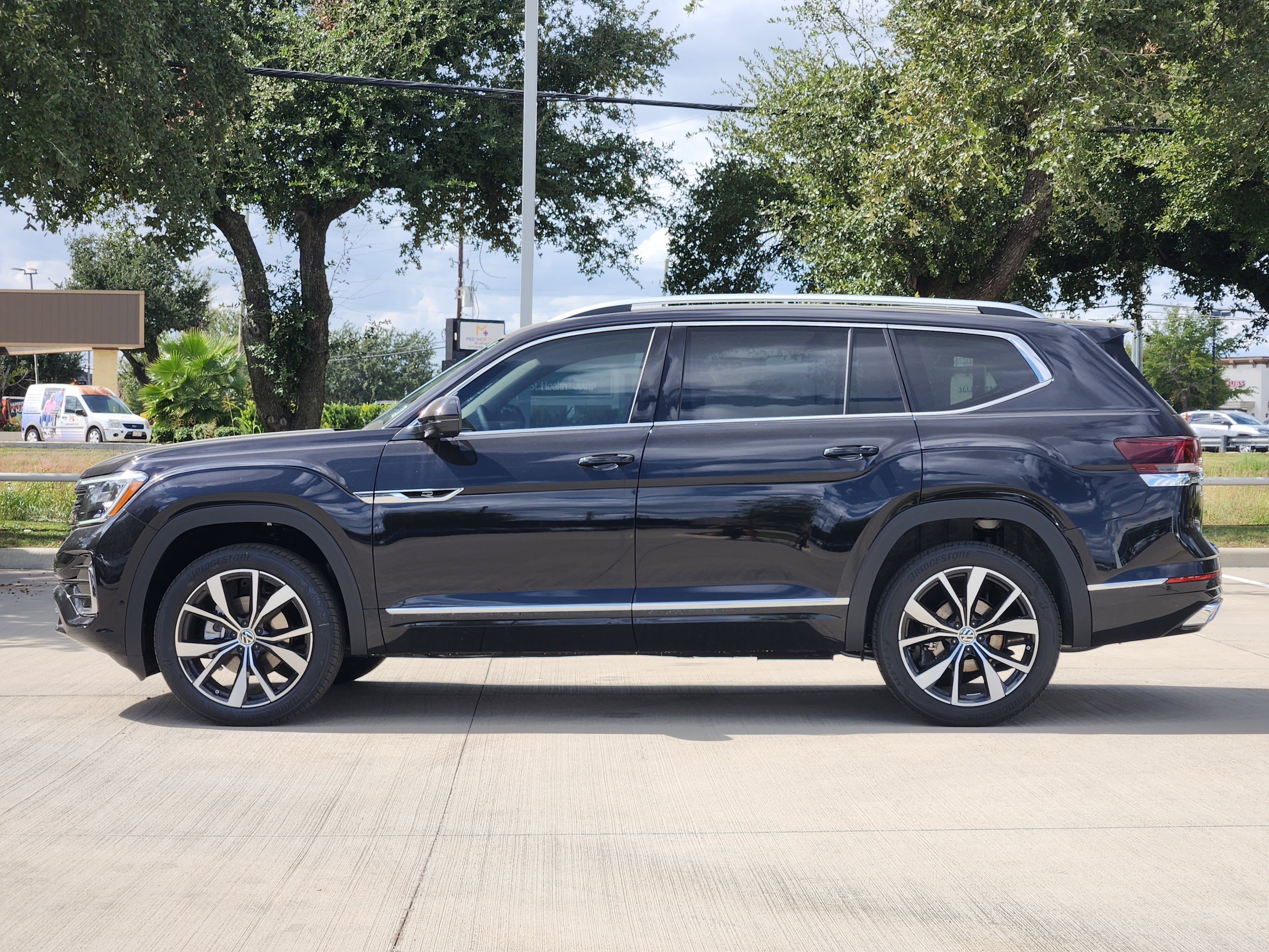 2026 Volkswagen Atlas 2.0T SEL Premium R-Line